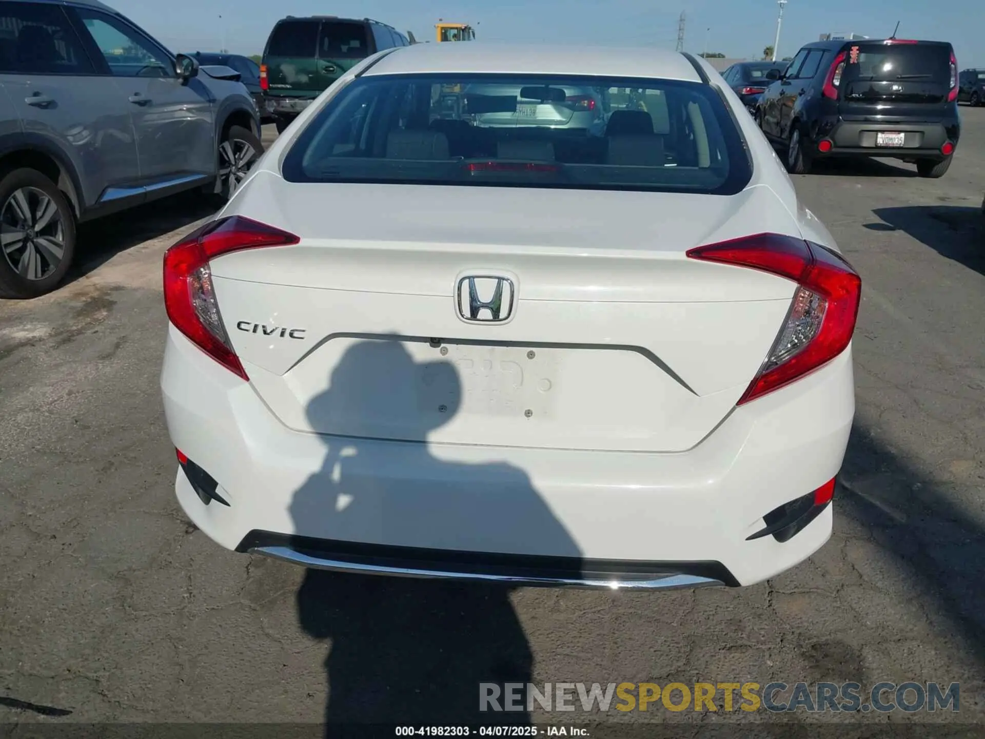 16 Photograph of a damaged car 2HGFC2F62KH505921 HONDA CIVIC 2019