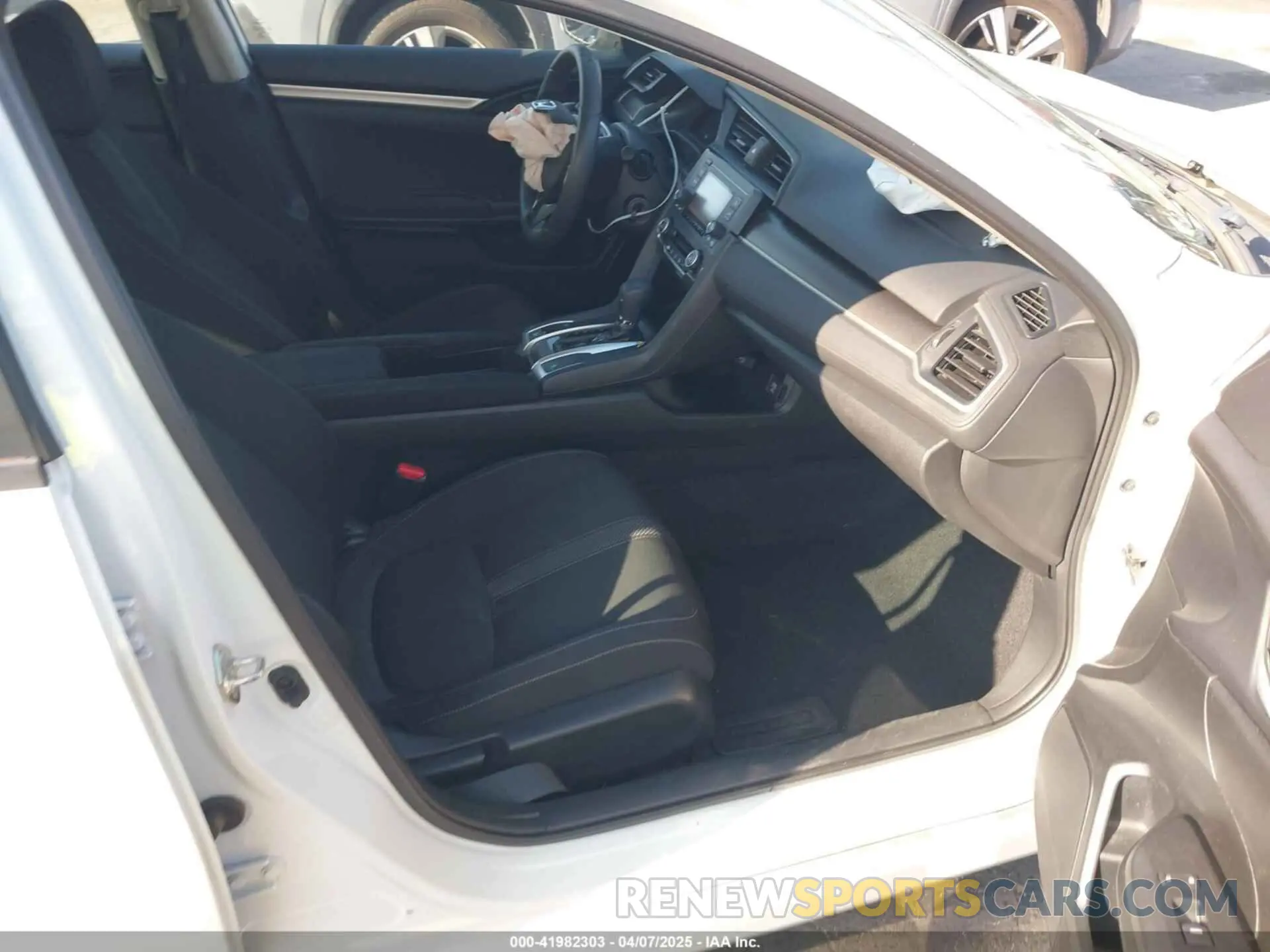 5 Photograph of a damaged car 2HGFC2F62KH505921 HONDA CIVIC 2019
