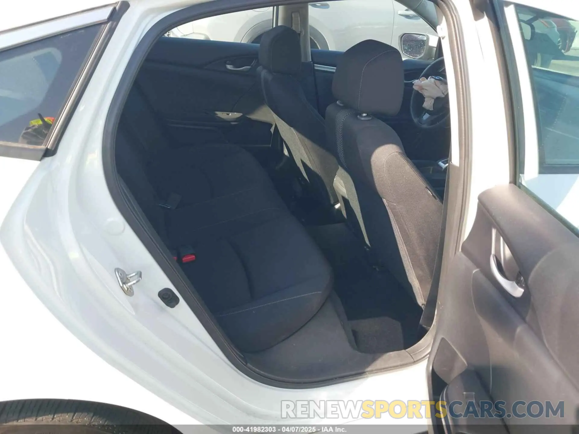 8 Photograph of a damaged car 2HGFC2F62KH505921 HONDA CIVIC 2019