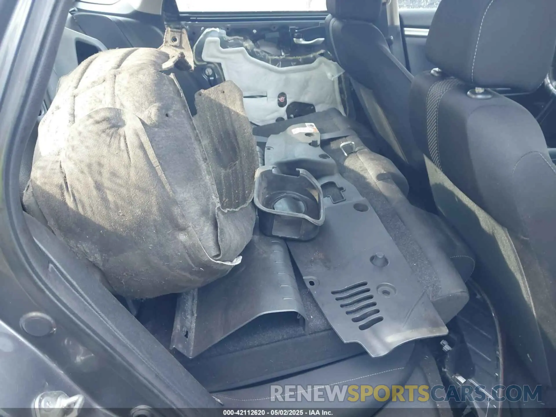 8 Photograph of a damaged car 2HGFC2F62KH558599 HONDA CIVIC 2019