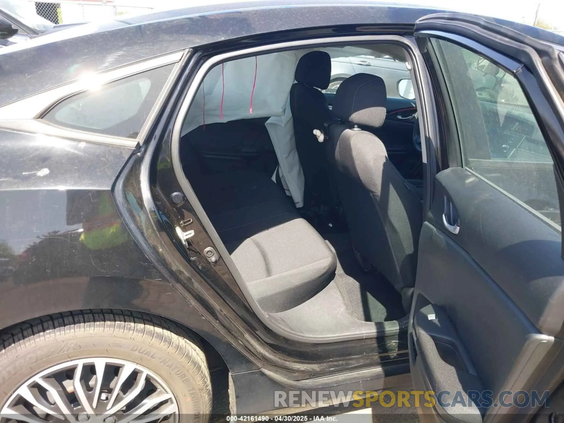 8 Photograph of a damaged car 2HGFC2F62KH589741 HONDA CIVIC 2019