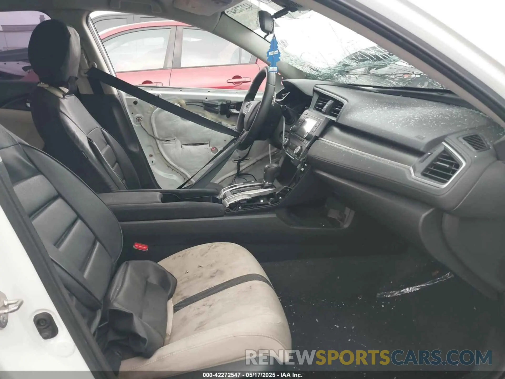 5 Photograph of a damaged car 2HGFC2F63KH533078 HONDA CIVIC 2019