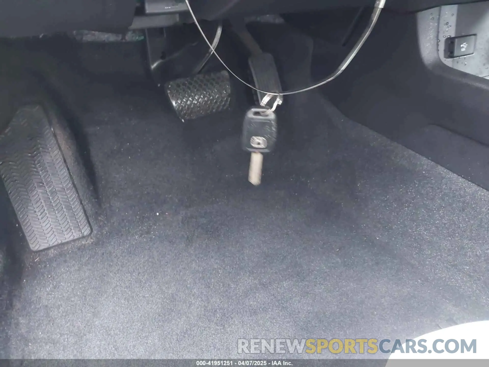 11 Photograph of a damaged car 2HGFC2F64KH570754 HONDA CIVIC 2019