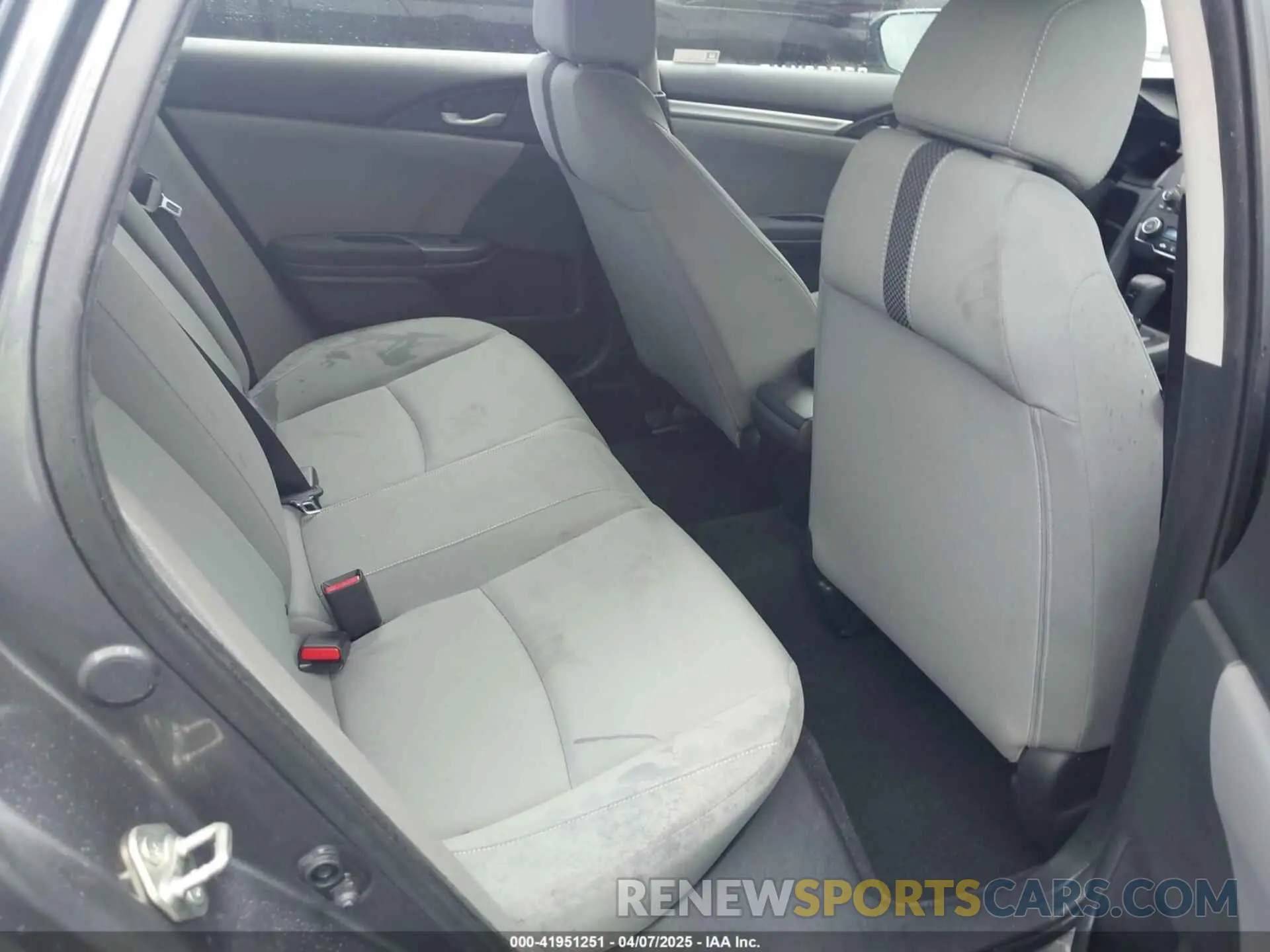 8 Photograph of a damaged car 2HGFC2F64KH570754 HONDA CIVIC 2019