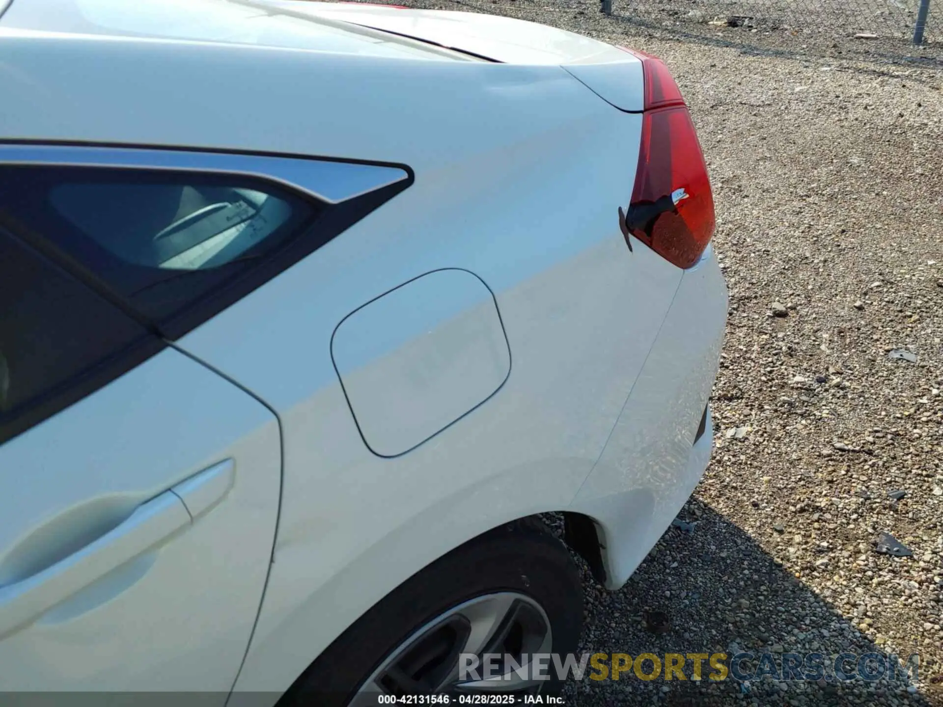 18 Photograph of a damaged car 2HGFC2F66KH567189 HONDA CIVIC 2019