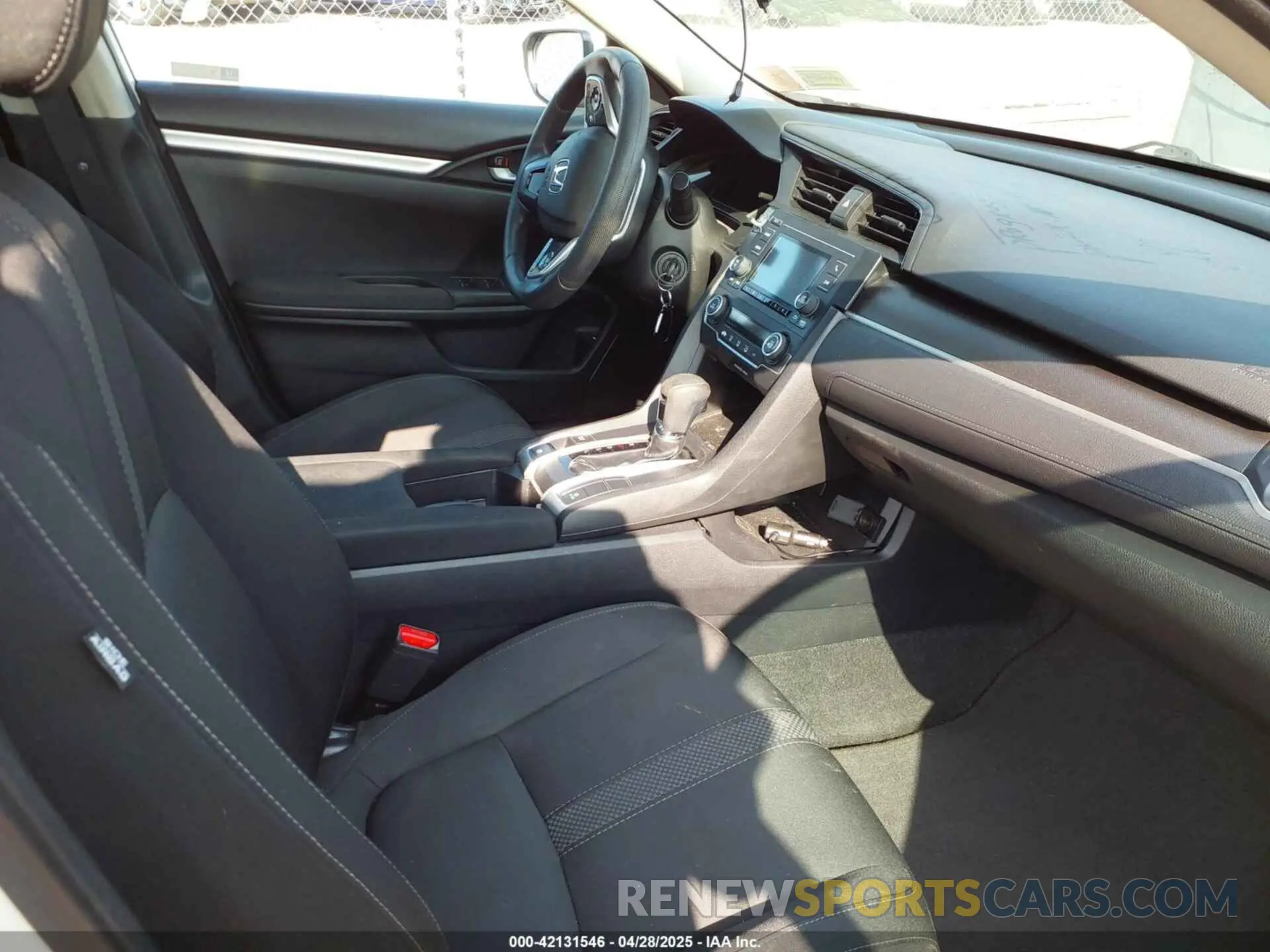 5 Photograph of a damaged car 2HGFC2F66KH567189 HONDA CIVIC 2019