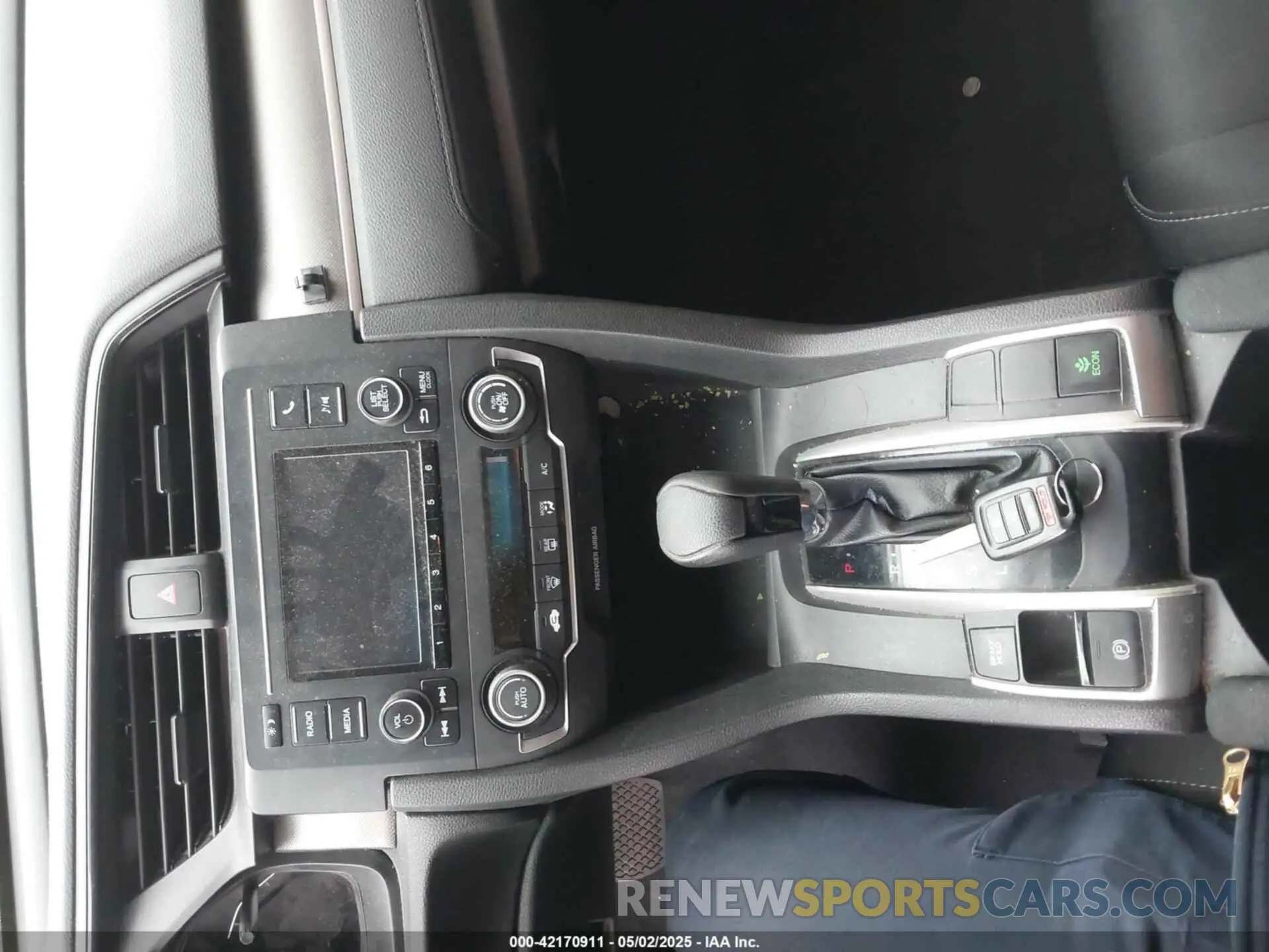 11 Photograph of a damaged car 2HGFC2F68KH587637 HONDA CIVIC 2019