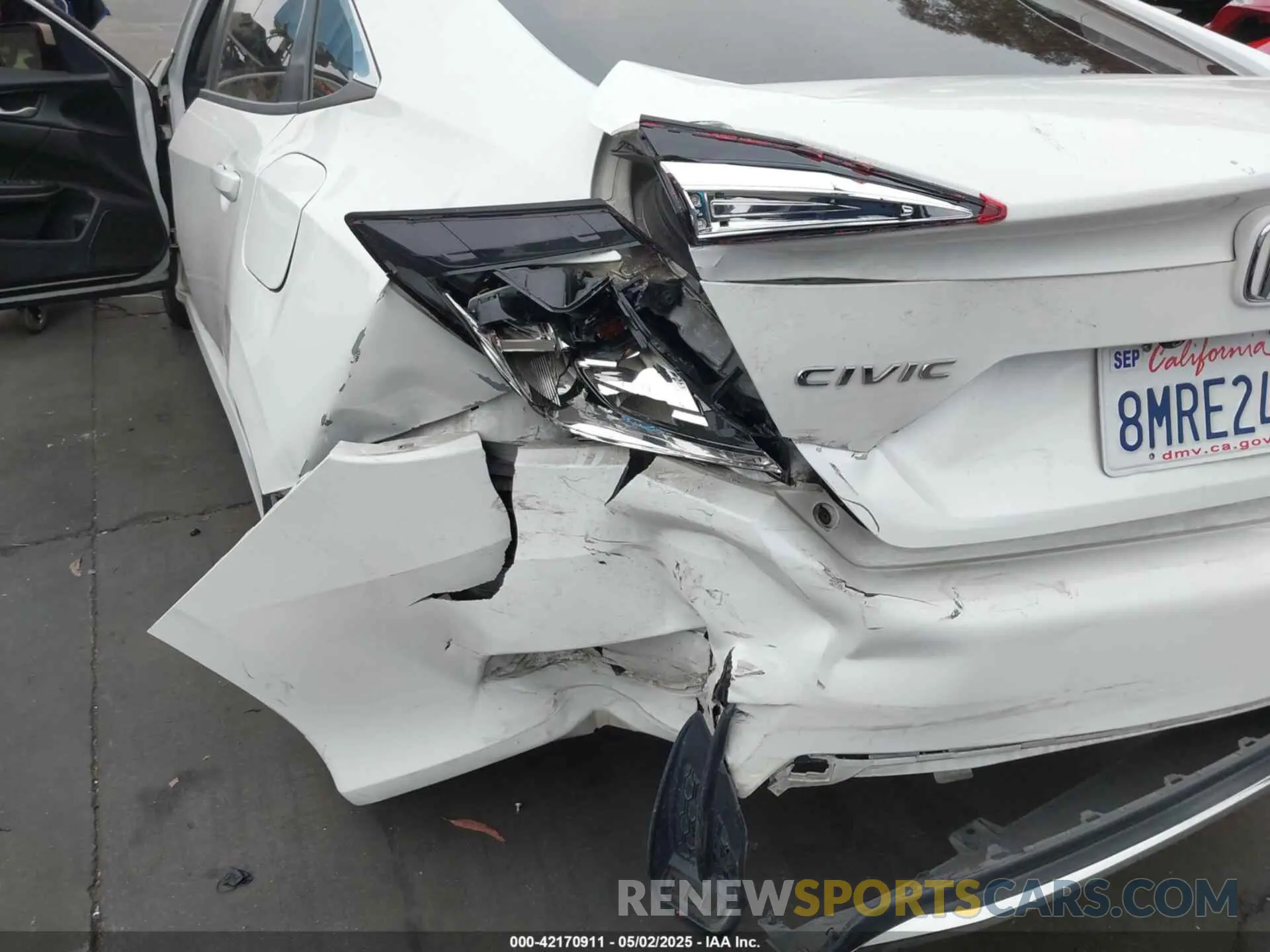 12 Photograph of a damaged car 2HGFC2F68KH587637 HONDA CIVIC 2019
