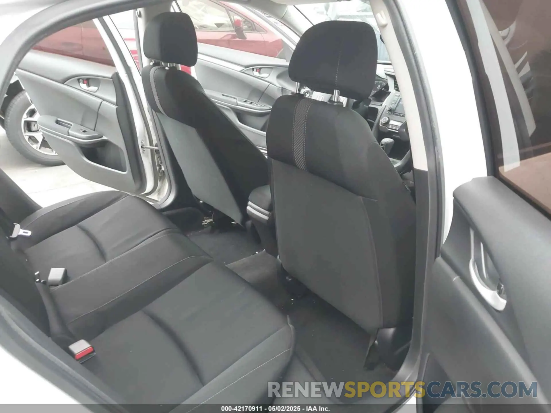 8 Photograph of a damaged car 2HGFC2F68KH587637 HONDA CIVIC 2019