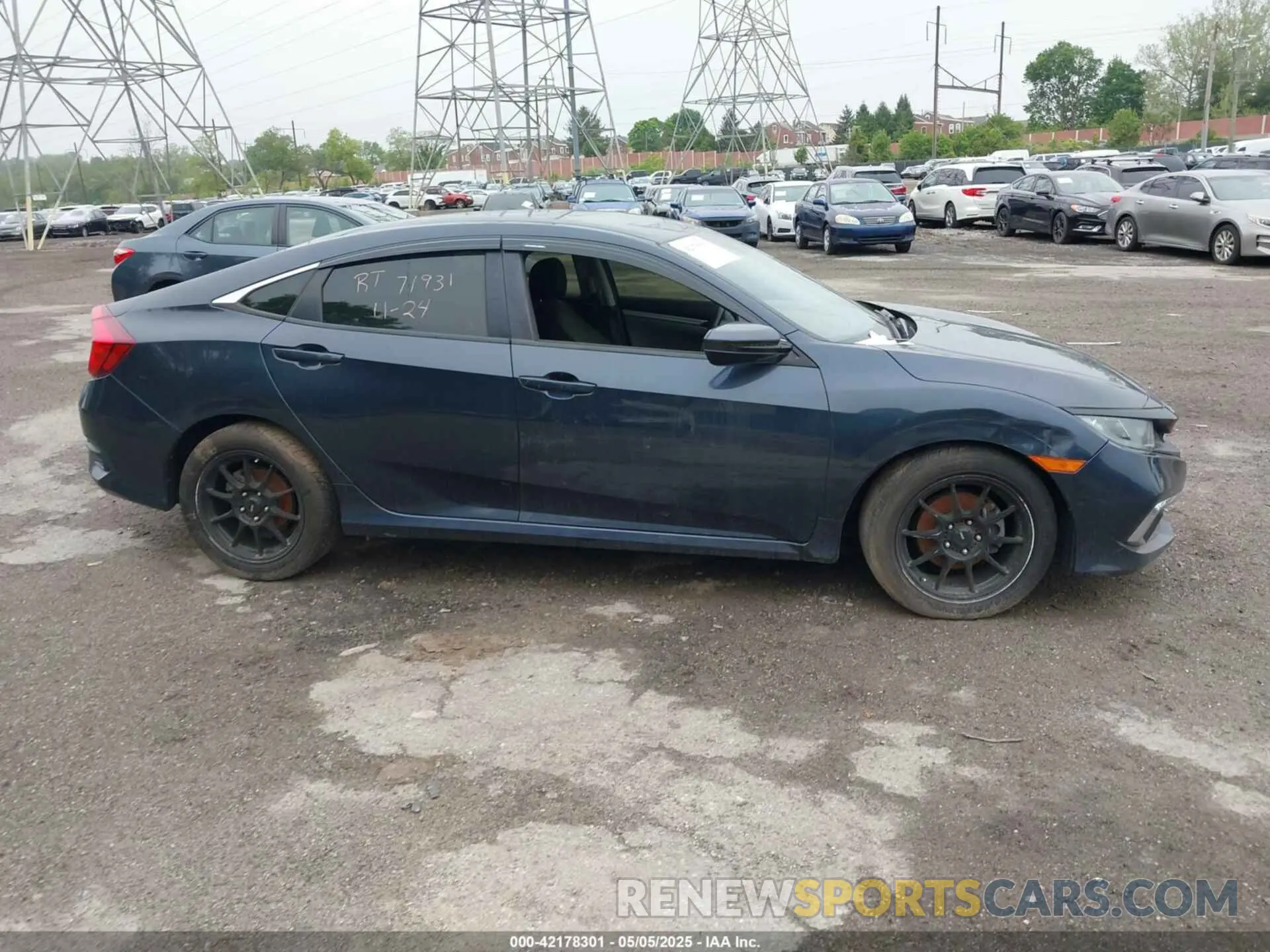 13 Photograph of a damaged car 2HGFC2F69KH533618 HONDA CIVIC 2019