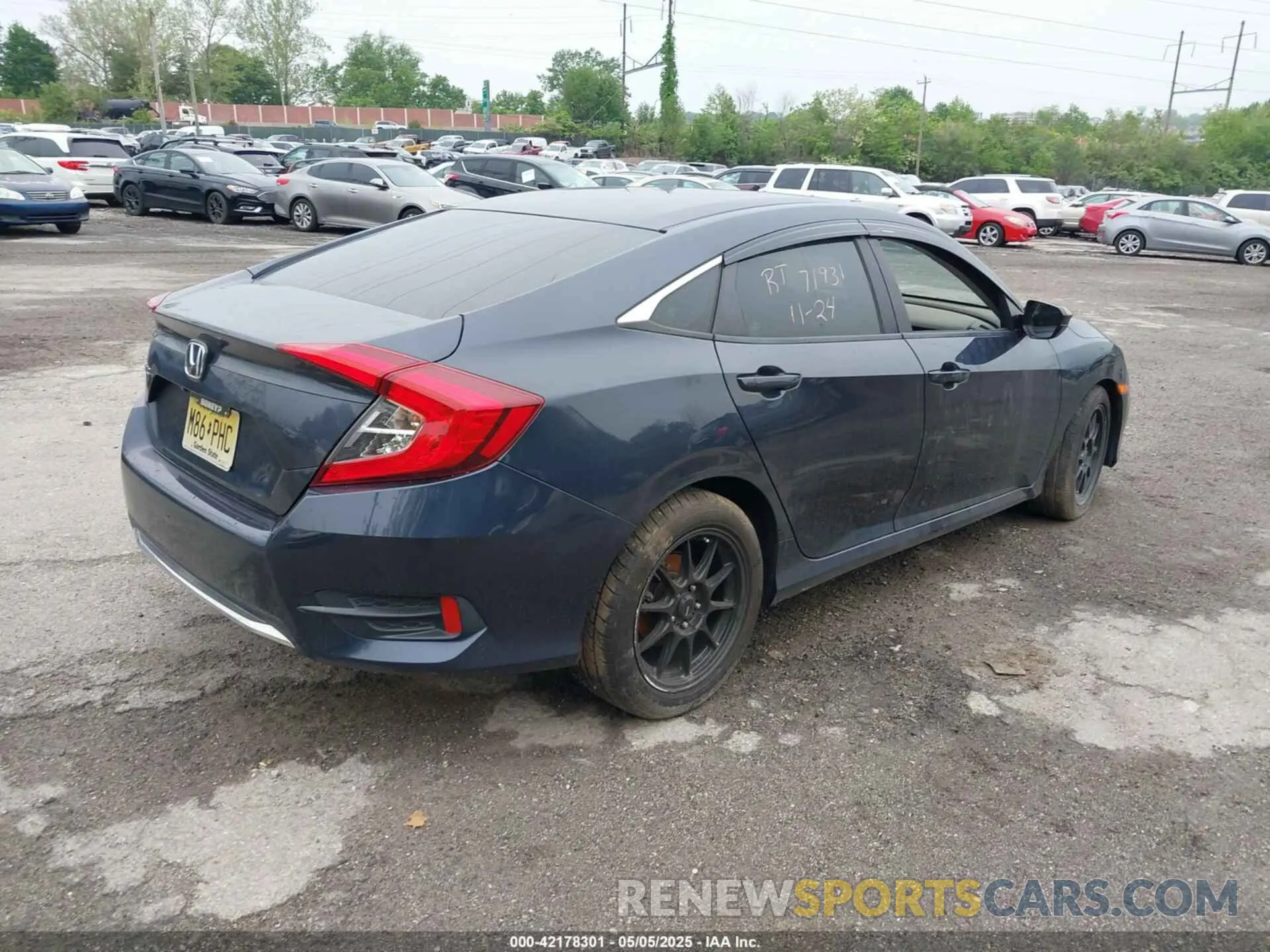 4 Photograph of a damaged car 2HGFC2F69KH533618 HONDA CIVIC 2019