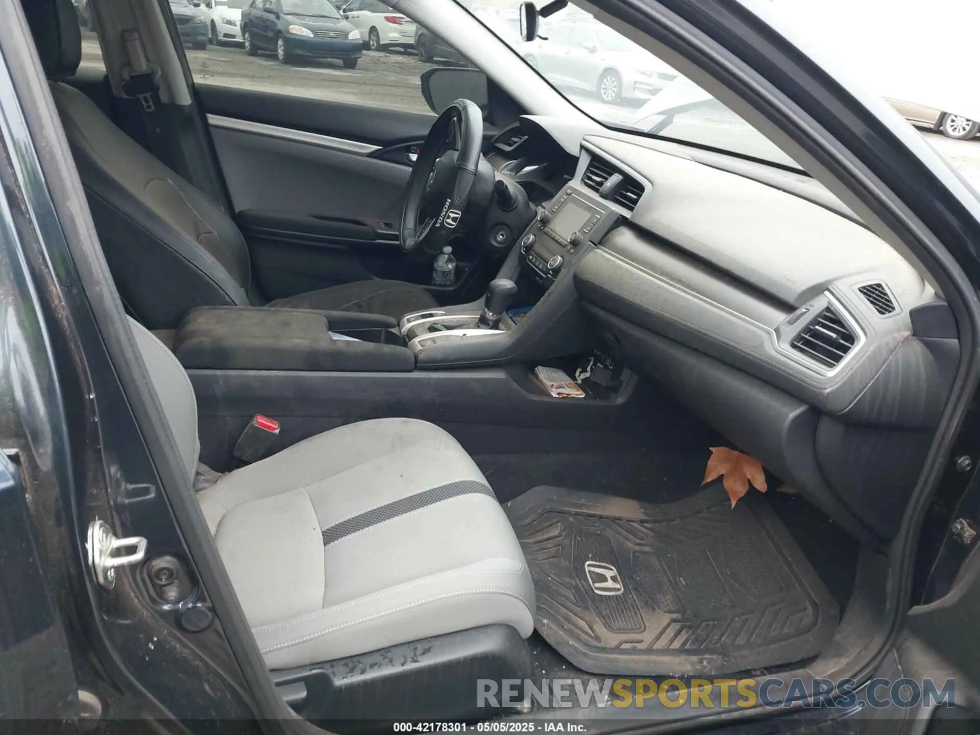 5 Photograph of a damaged car 2HGFC2F69KH533618 HONDA CIVIC 2019