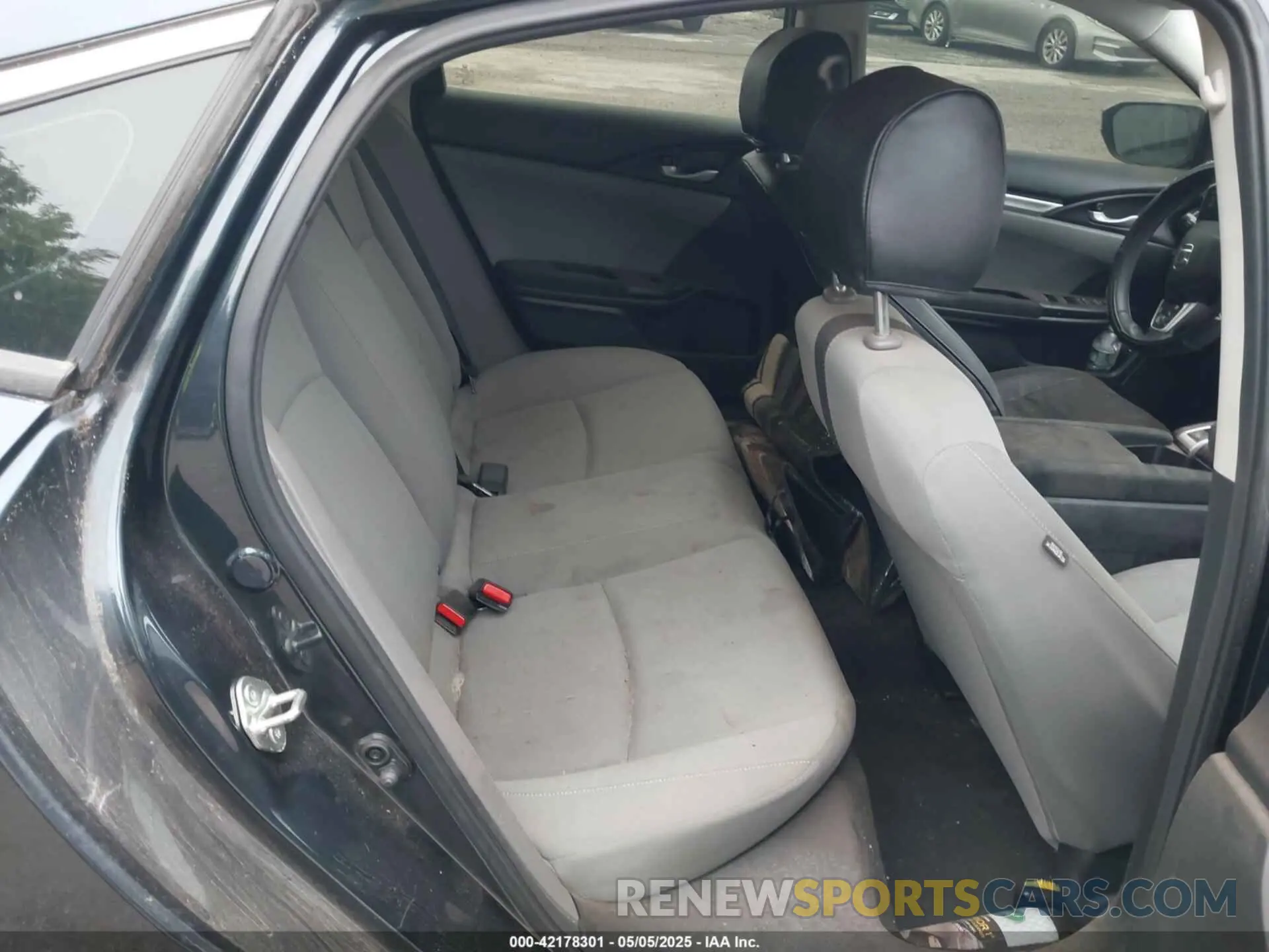 8 Photograph of a damaged car 2HGFC2F69KH533618 HONDA CIVIC 2019
