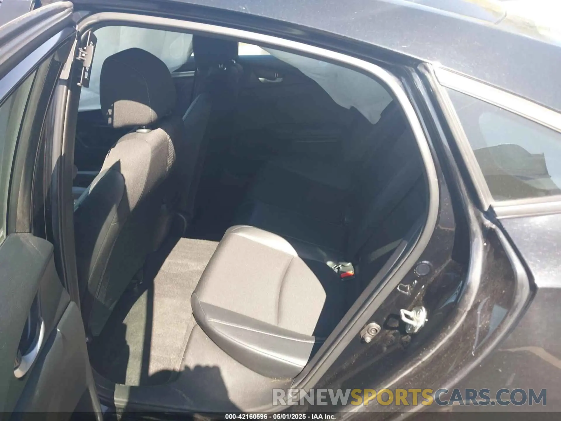 8 Photograph of a damaged car 2HGFC2F80KH525781 HONDA CIVIC 2019