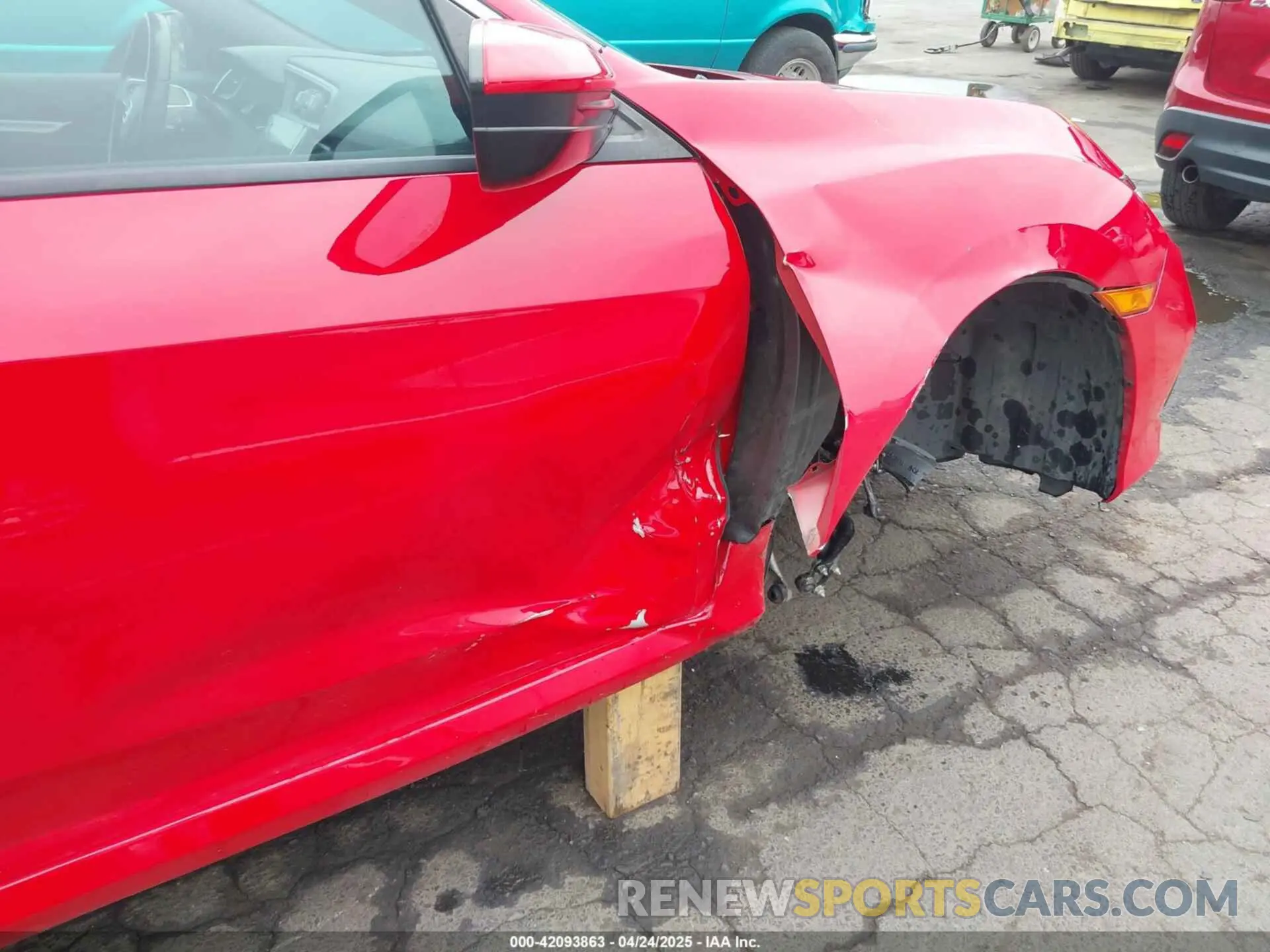 17 Photograph of a damaged car 2HGFC2F80KH538093 HONDA CIVIC 2019