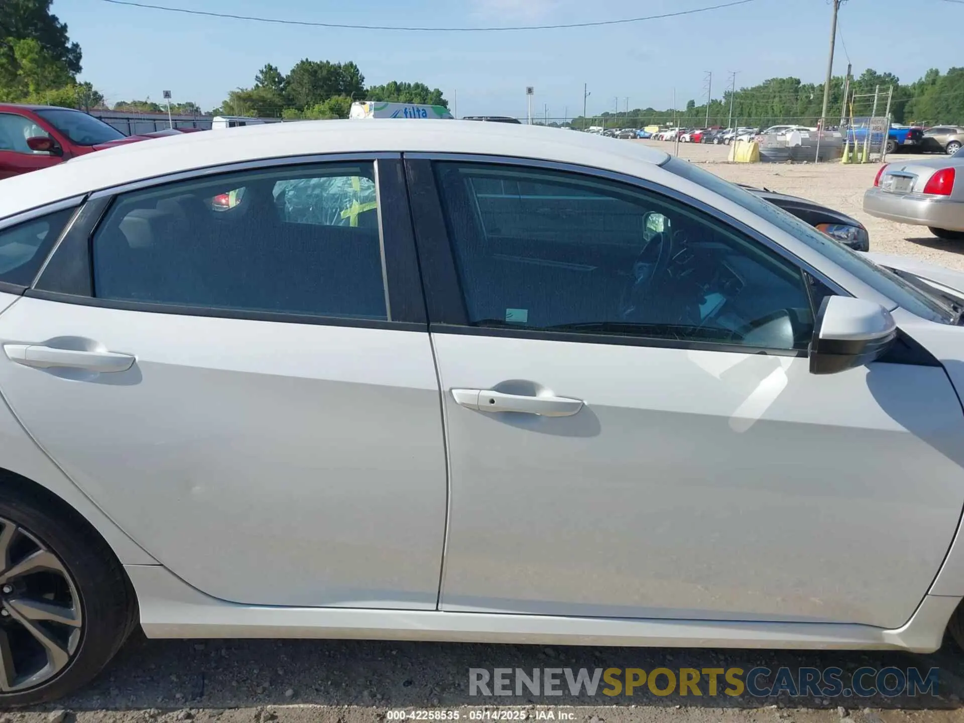 13 Photograph of a damaged car 2HGFC2F80KH539437 HONDA CIVIC 2019
