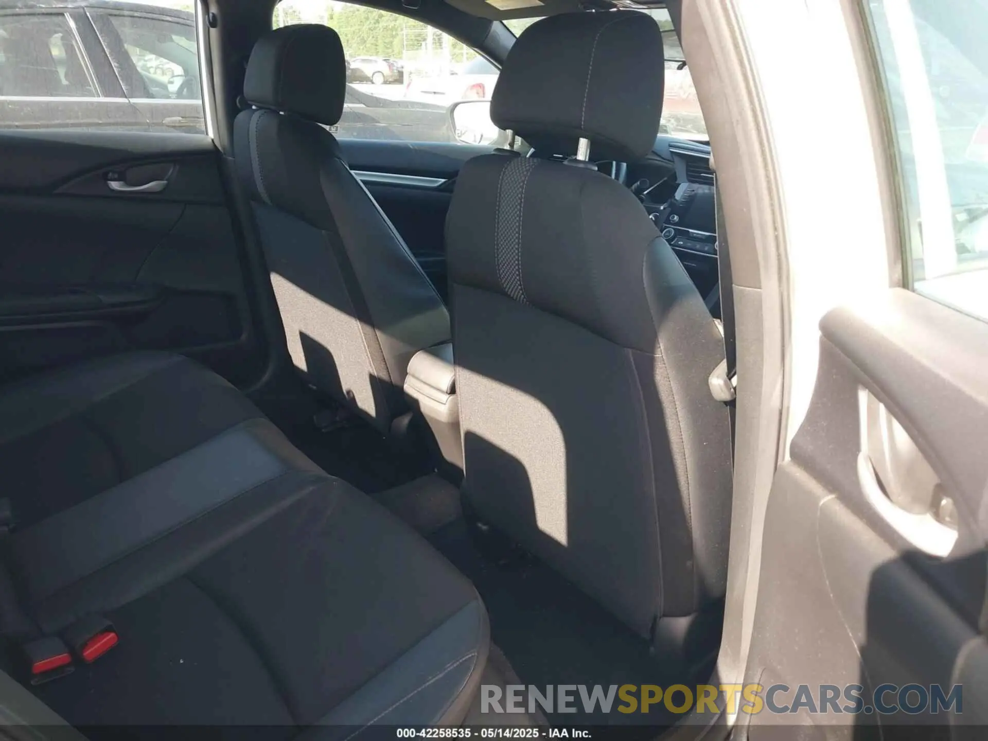 8 Photograph of a damaged car 2HGFC2F80KH539437 HONDA CIVIC 2019