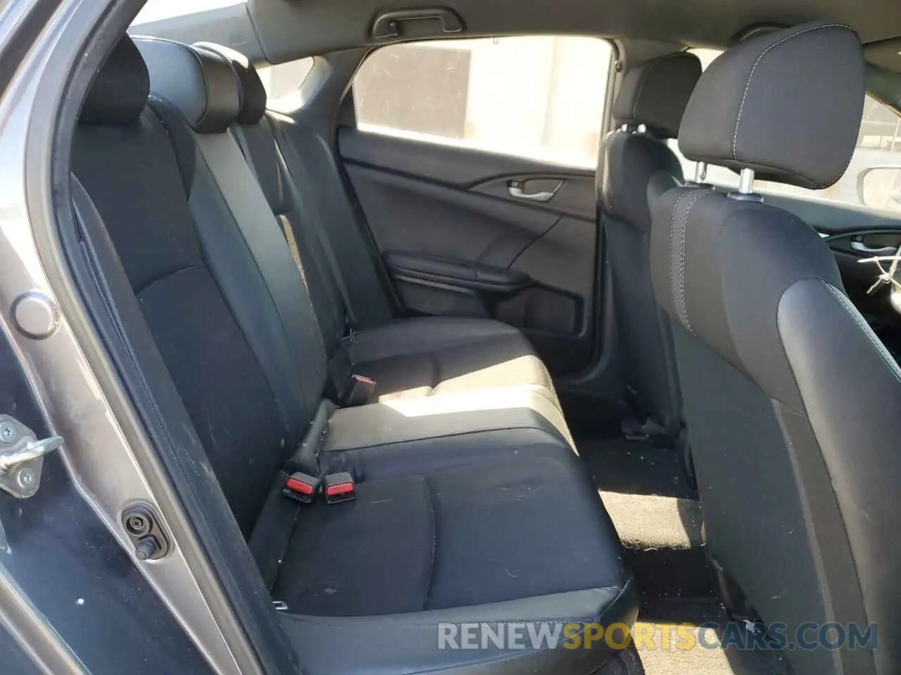10 Photograph of a damaged car 2HGFC2F80KH565567 HONDA CIVIC 2019