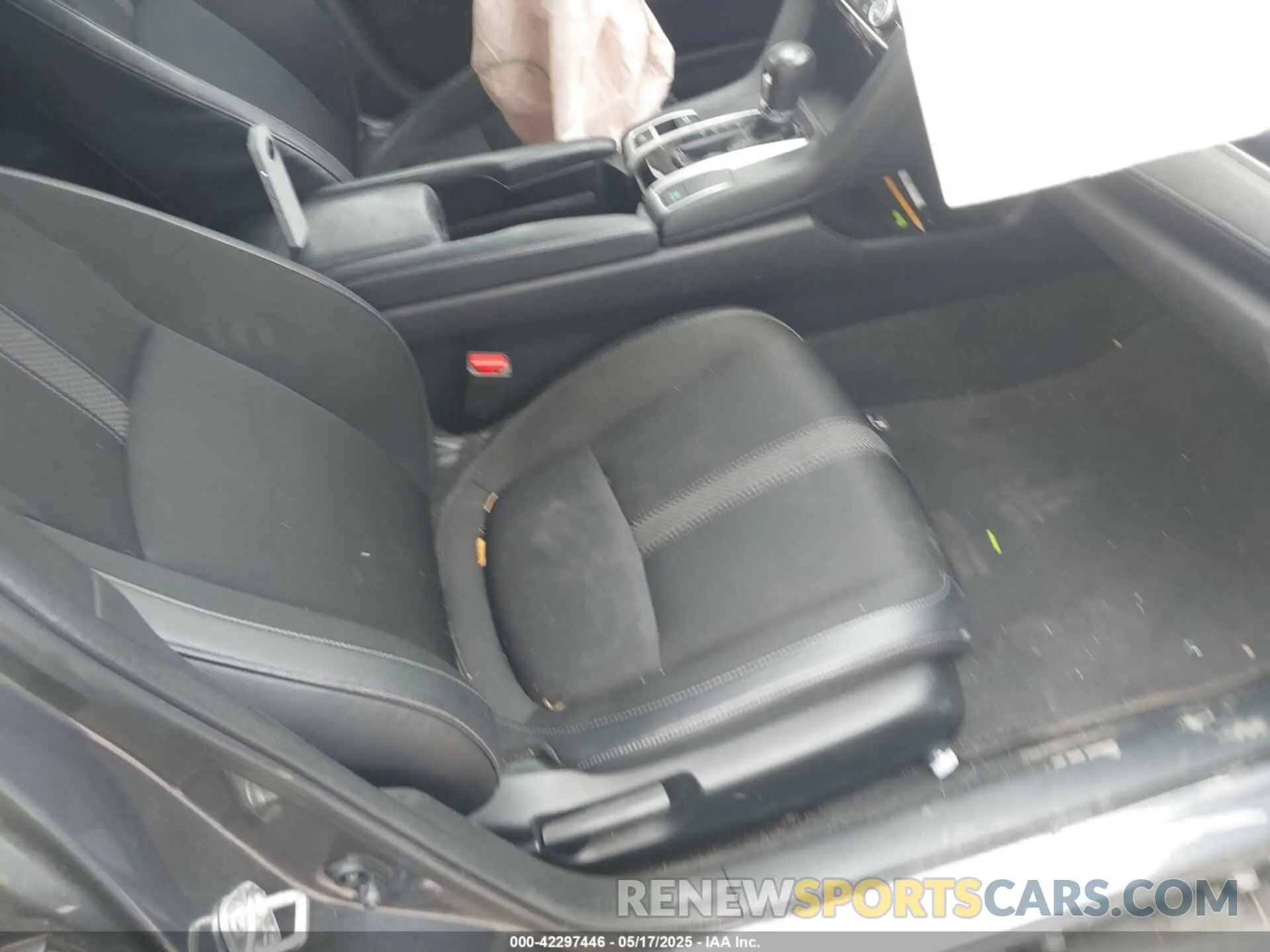 5 Photograph of a damaged car 2HGFC2F81KH500341 HONDA CIVIC 2019