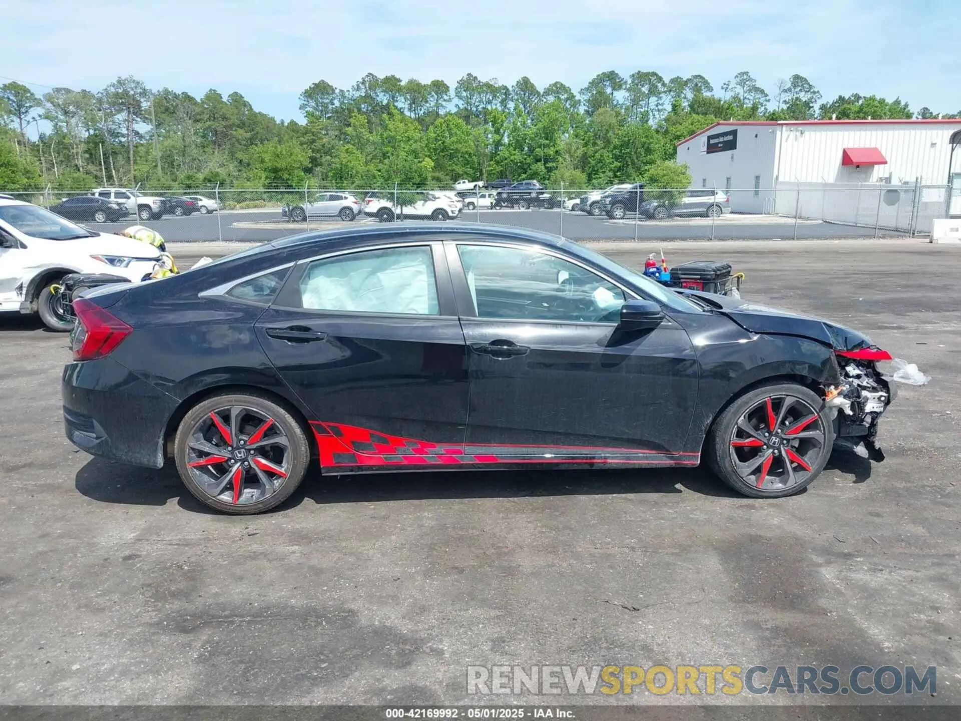 12 Photograph of a damaged car 2HGFC2F81KH529418 HONDA CIVIC 2019