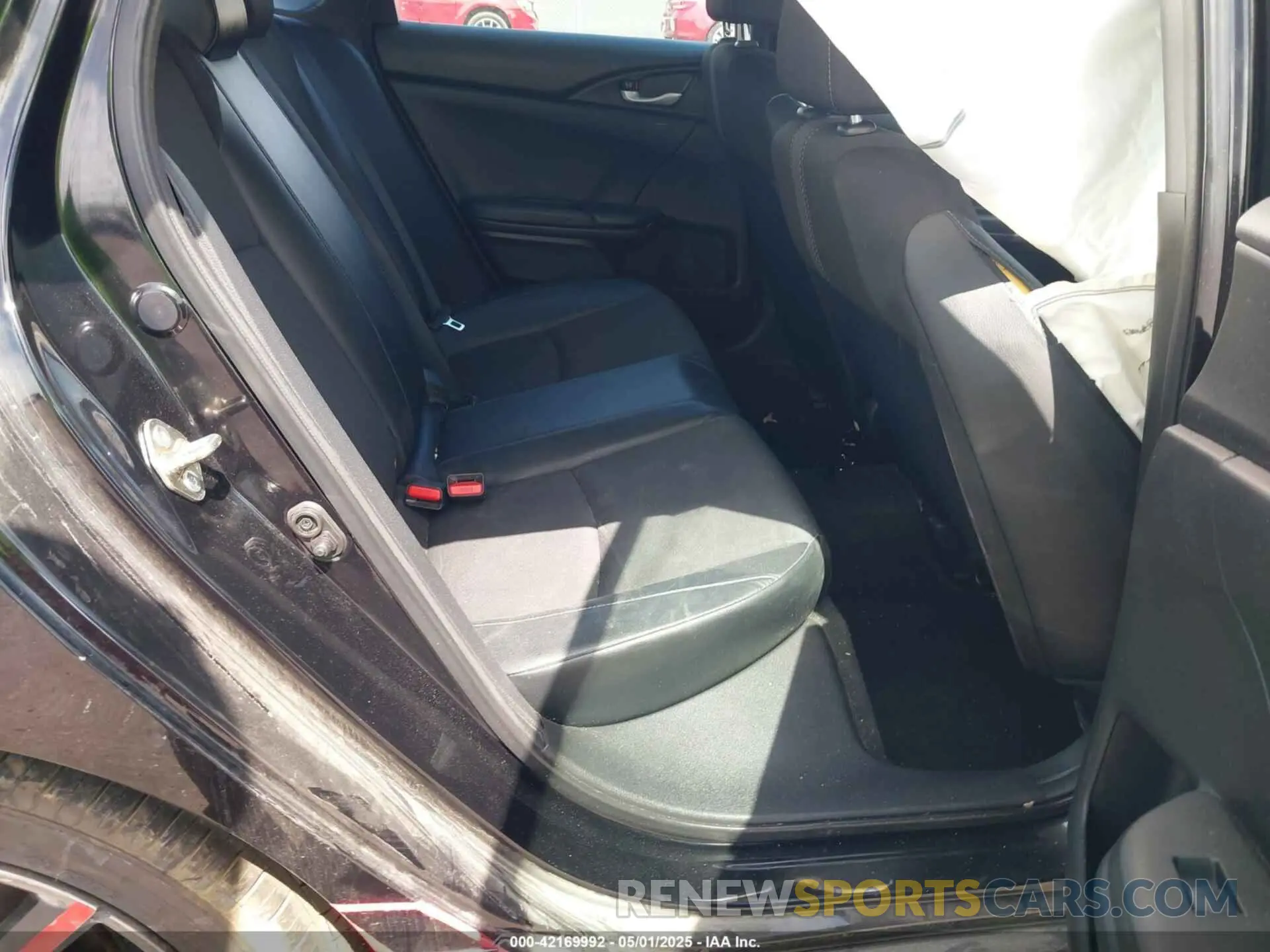 8 Photograph of a damaged car 2HGFC2F81KH529418 HONDA CIVIC 2019