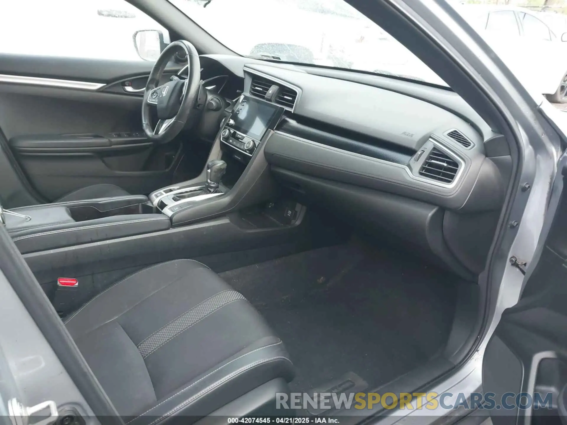 5 Photograph of a damaged car 2HGFC2F81KH532366 HONDA CIVIC 2019