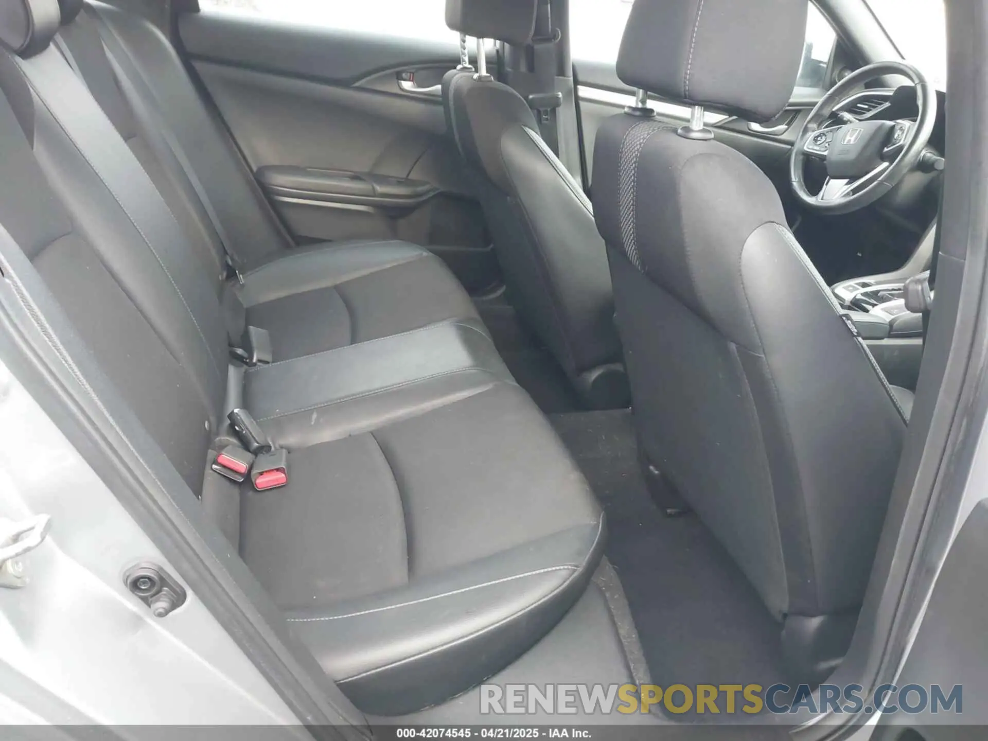 8 Photograph of a damaged car 2HGFC2F81KH532366 HONDA CIVIC 2019