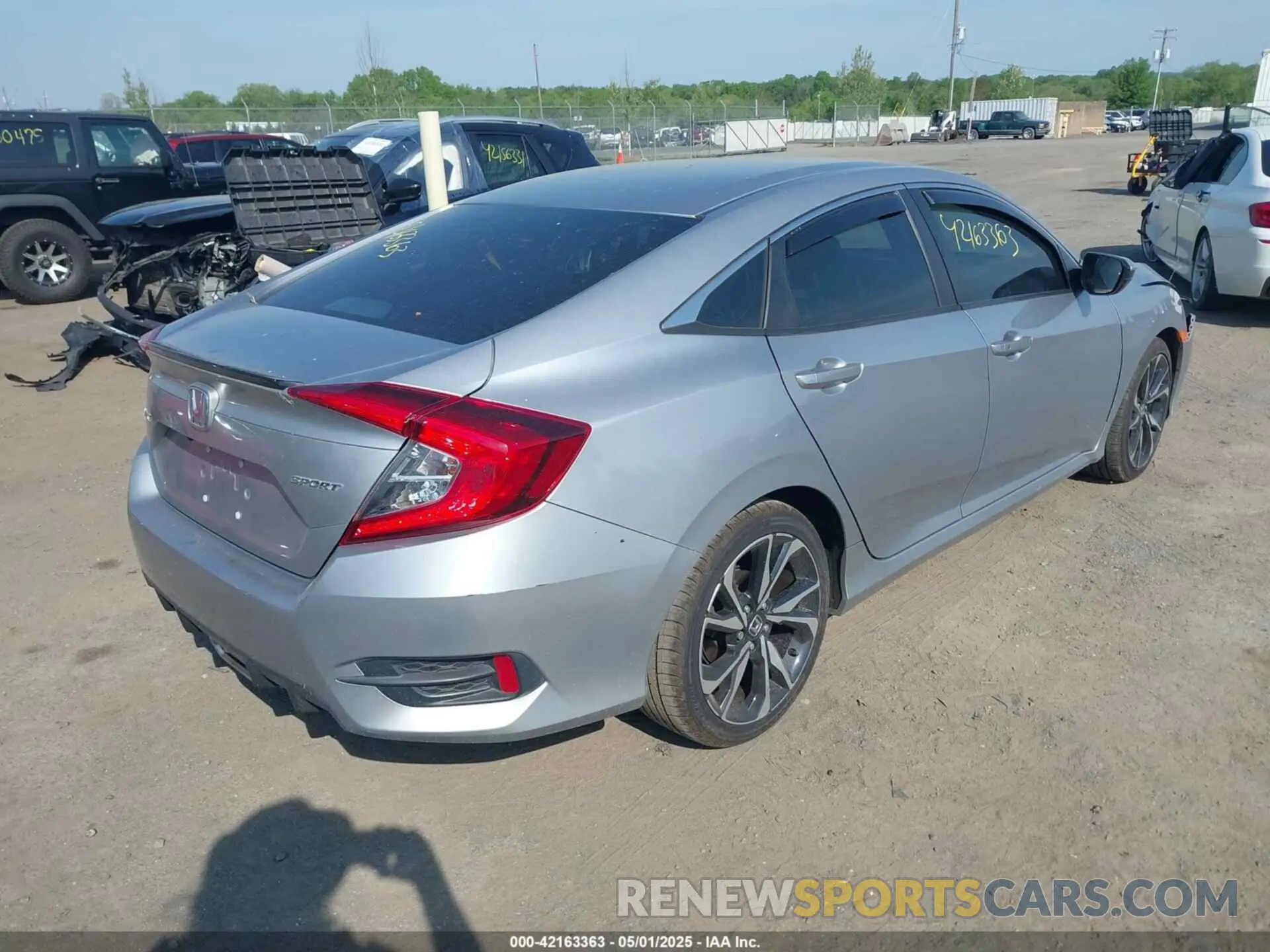 4 Photograph of a damaged car 2HGFC2F81KH535381 HONDA CIVIC 2019