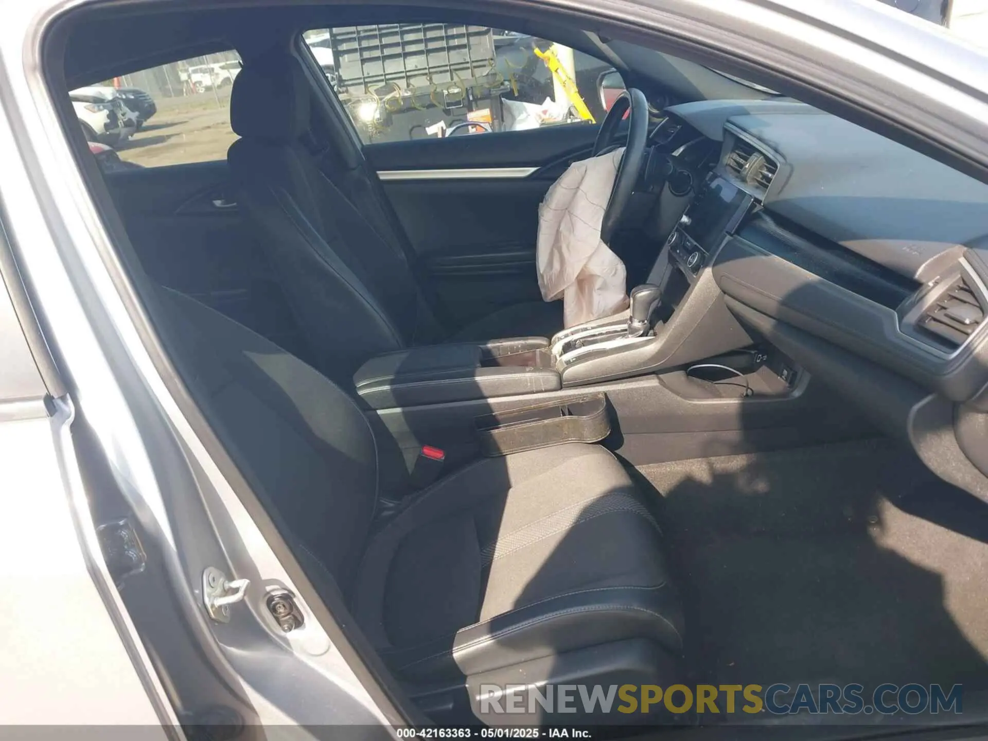 5 Photograph of a damaged car 2HGFC2F81KH535381 HONDA CIVIC 2019