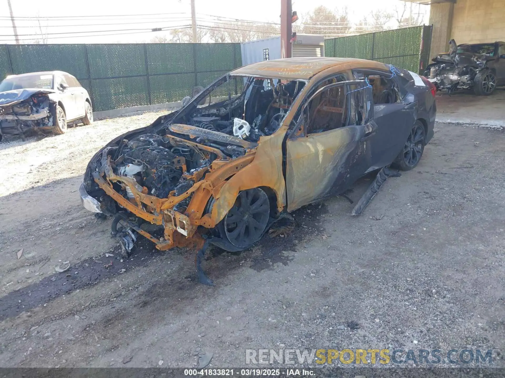 2 Фотография поврежденного автомобиля 2HGFC2F83KH583545 HONDA CIVIC 2019