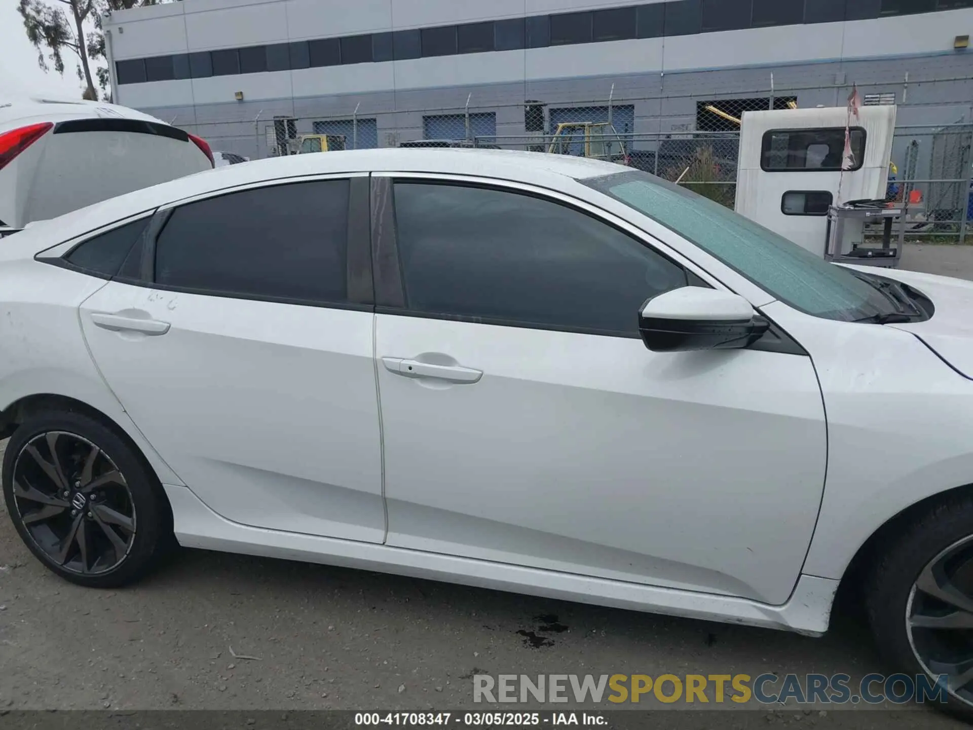 13 Photograph of a damaged car 2HGFC2F85KH512587 HONDA CIVIC 2019