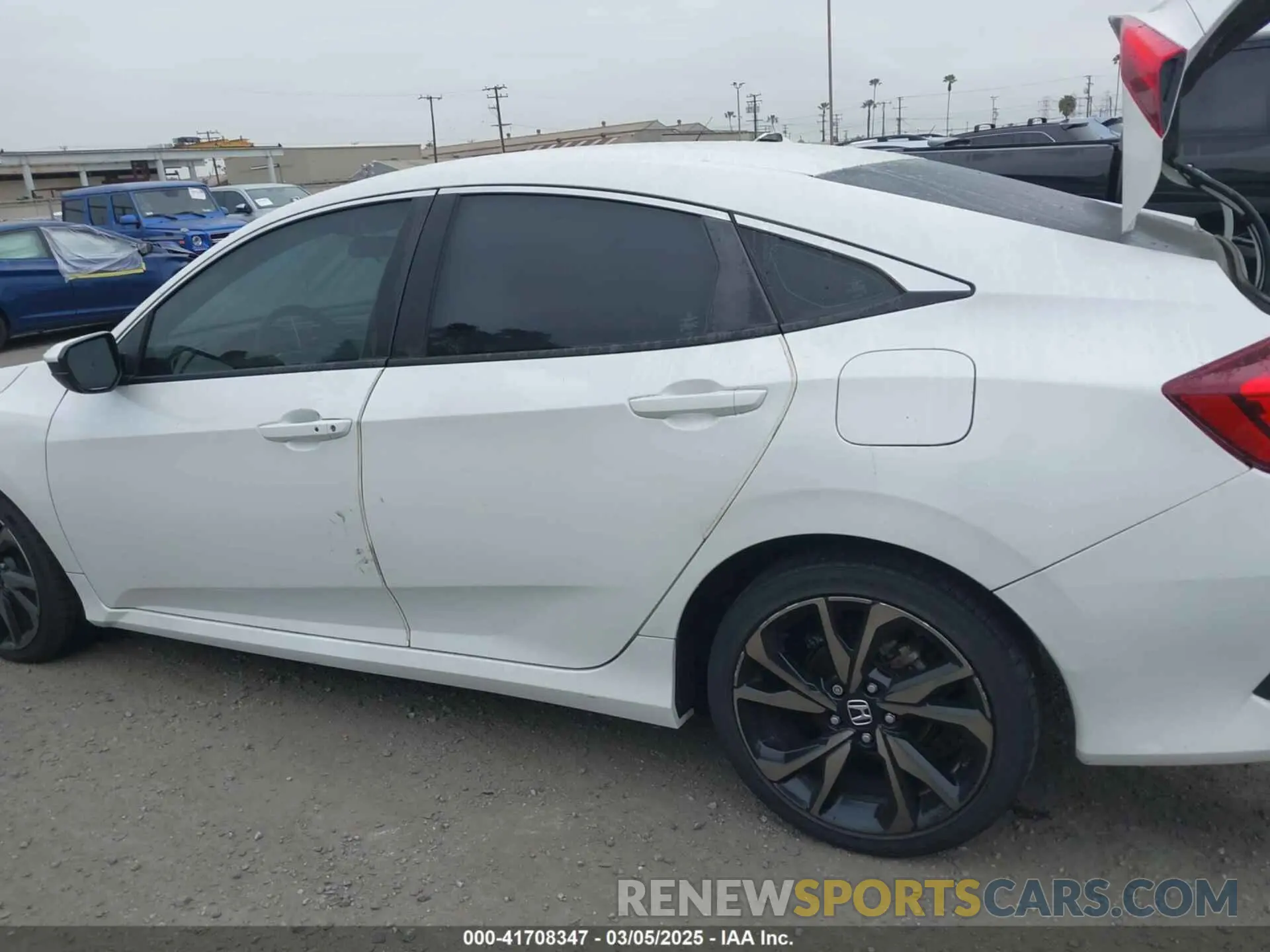 14 Photograph of a damaged car 2HGFC2F85KH512587 HONDA CIVIC 2019