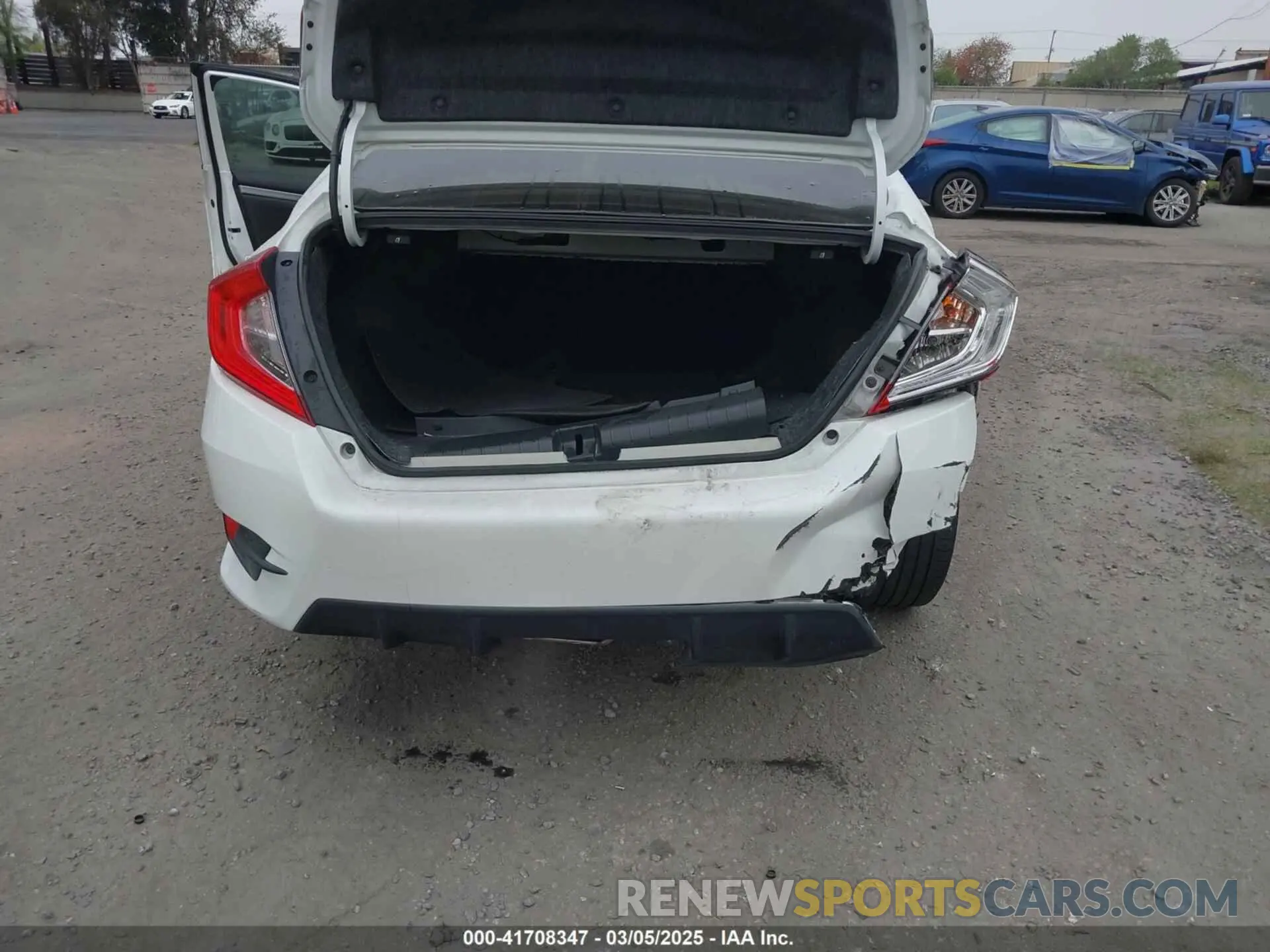 17 Photograph of a damaged car 2HGFC2F85KH512587 HONDA CIVIC 2019