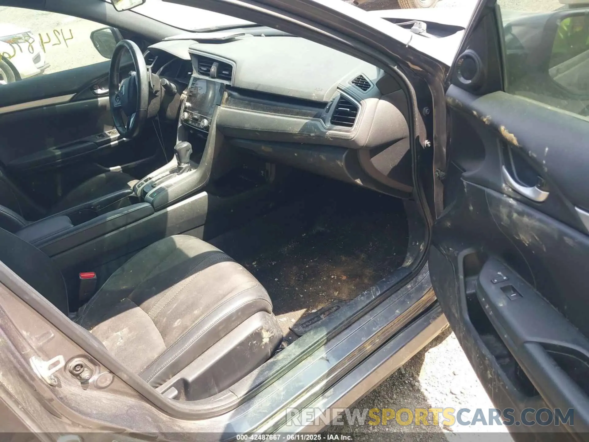 5 Photograph of a damaged car 2HGFC2F85KH590867 HONDA CIVIC 2019