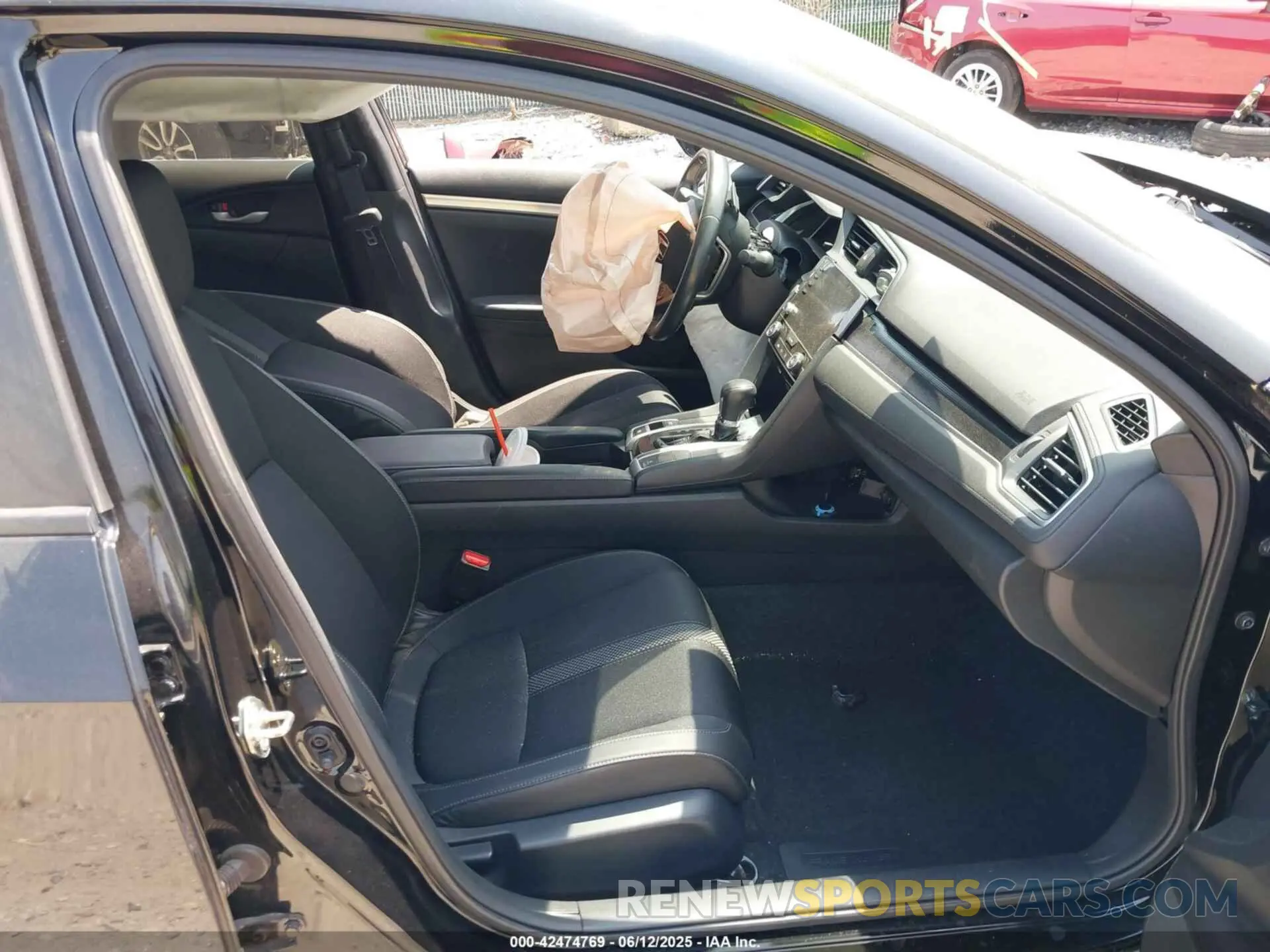 5 Photograph of a damaged car 2HGFC2F86KH590487 HONDA CIVIC 2019