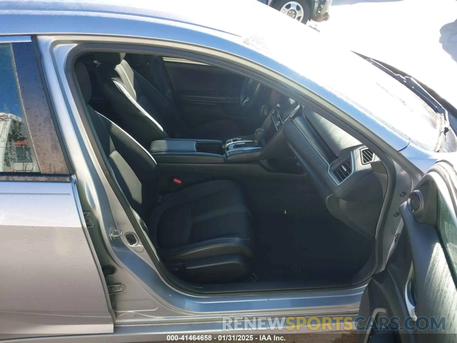 5 Photograph of a damaged car 2HGFC2F87KH568692 HONDA CIVIC 2019