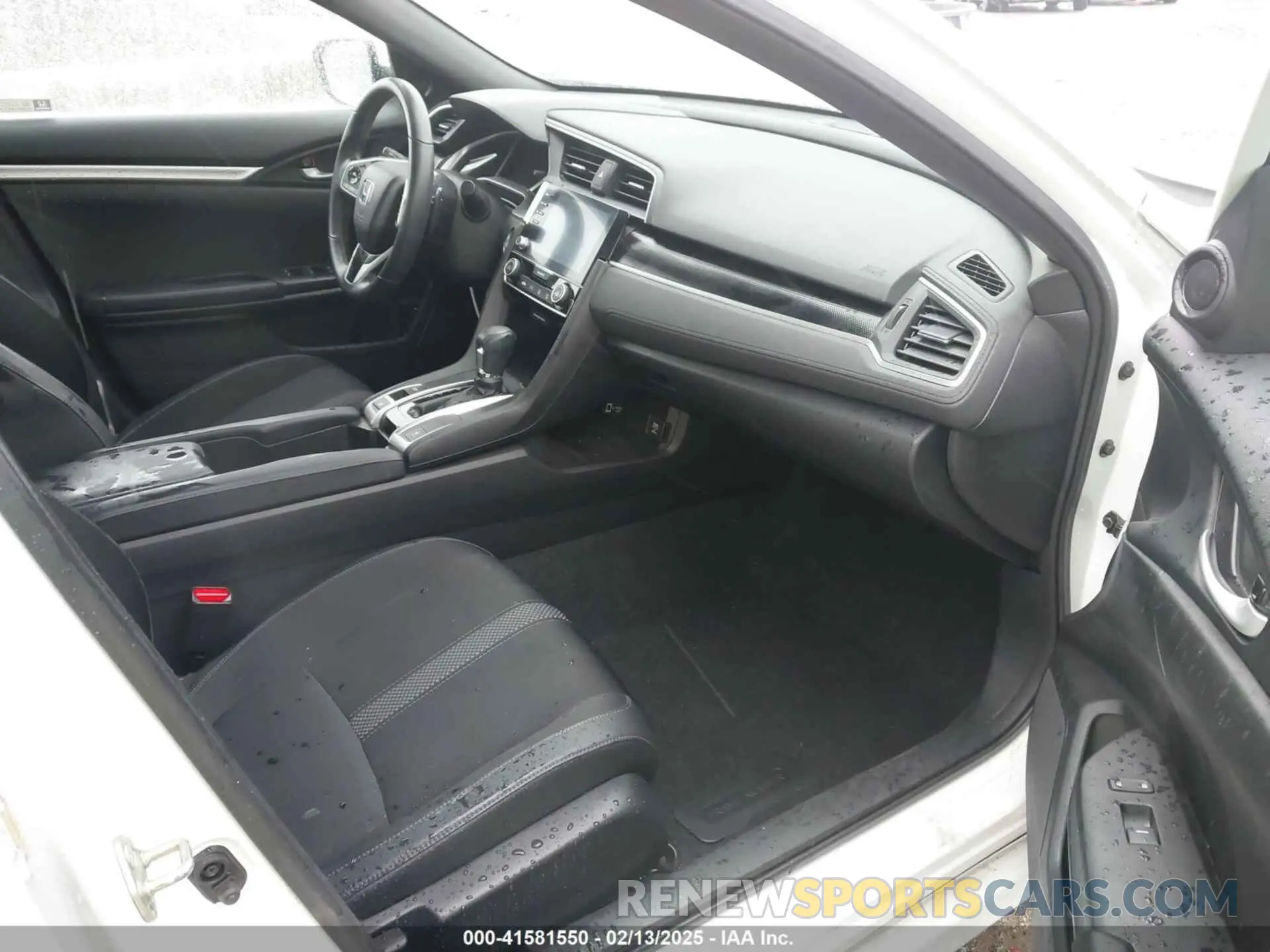 5 Photograph of a damaged car 2HGFC2F88KH570001 HONDA CIVIC 2019