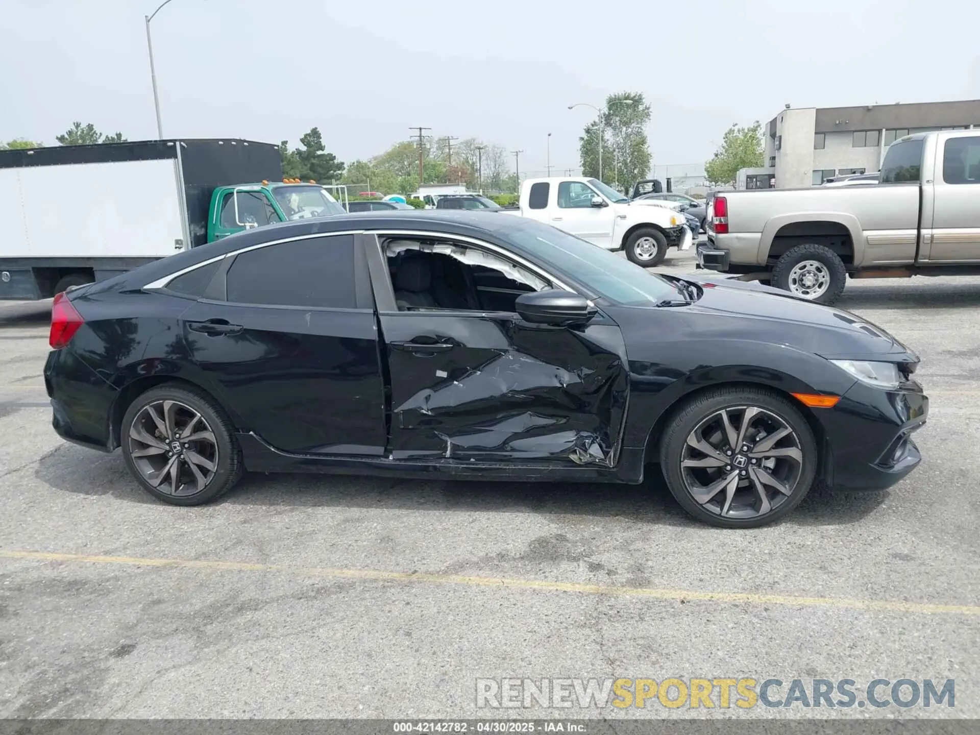 13 Photograph of a damaged car 2HGFC2F8XKH539560 HONDA CIVIC 2019