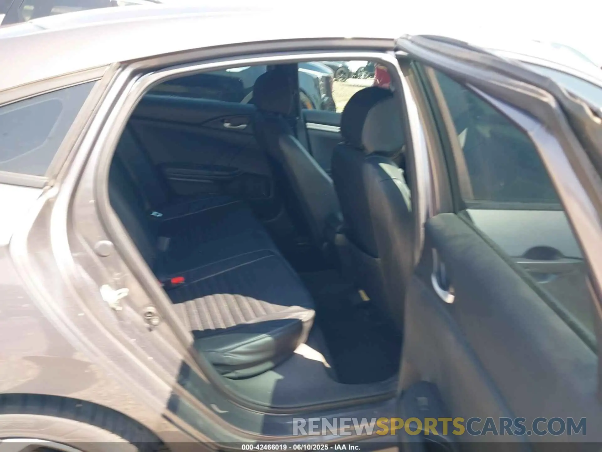 8 Photograph of a damaged car 2HGFC2F8XKH554639 HONDA CIVIC 2019