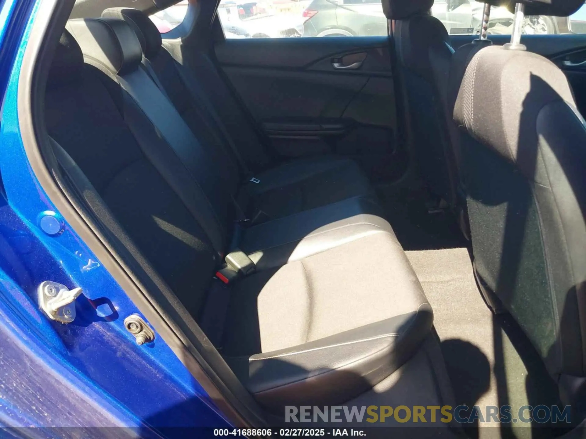 8 Photograph of a damaged car 2HGFC2F8XKH577032 HONDA CIVIC 2019