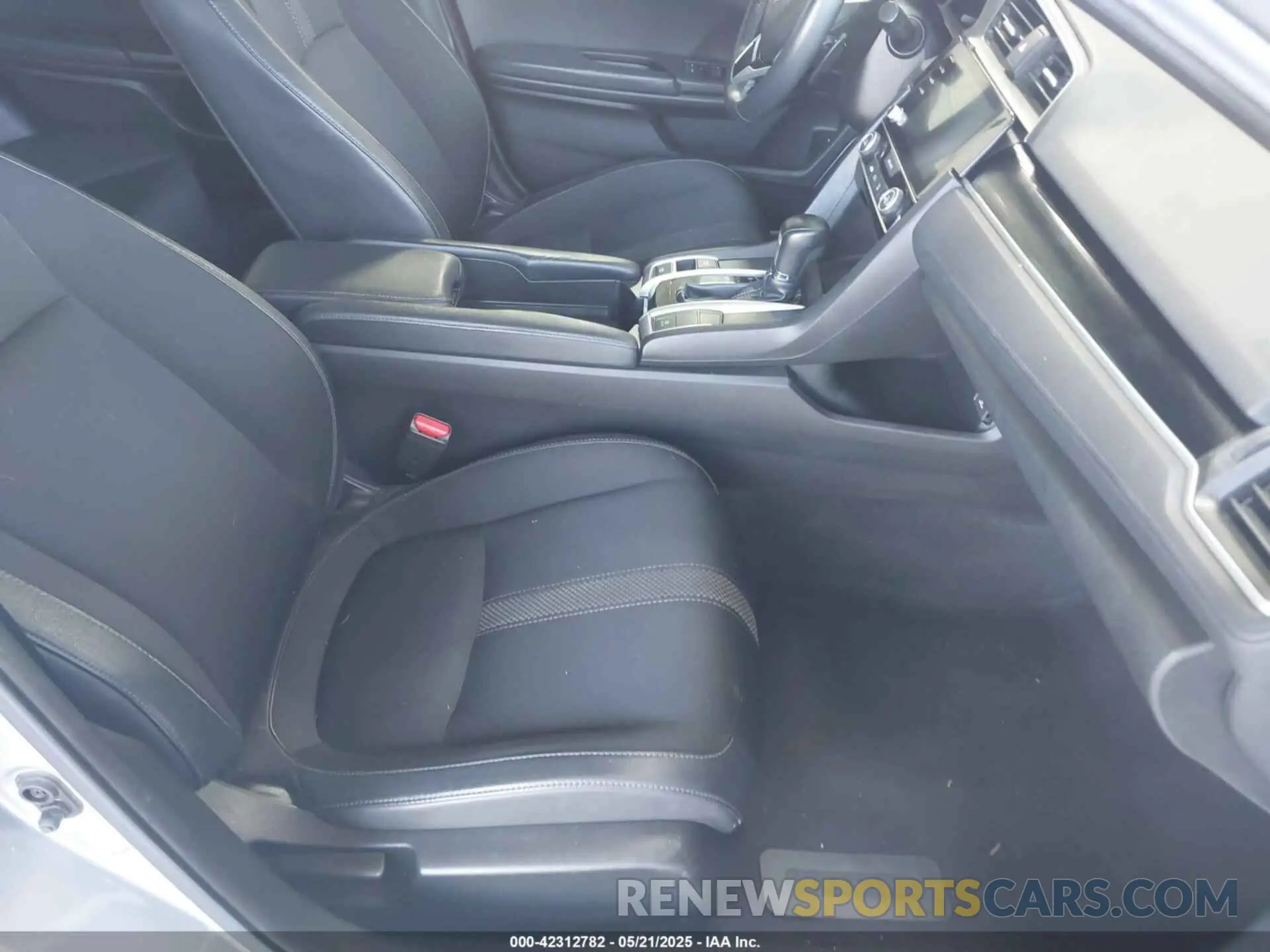 5 Photograph of a damaged car 2HGFC2F8XKH579802 HONDA CIVIC 2019