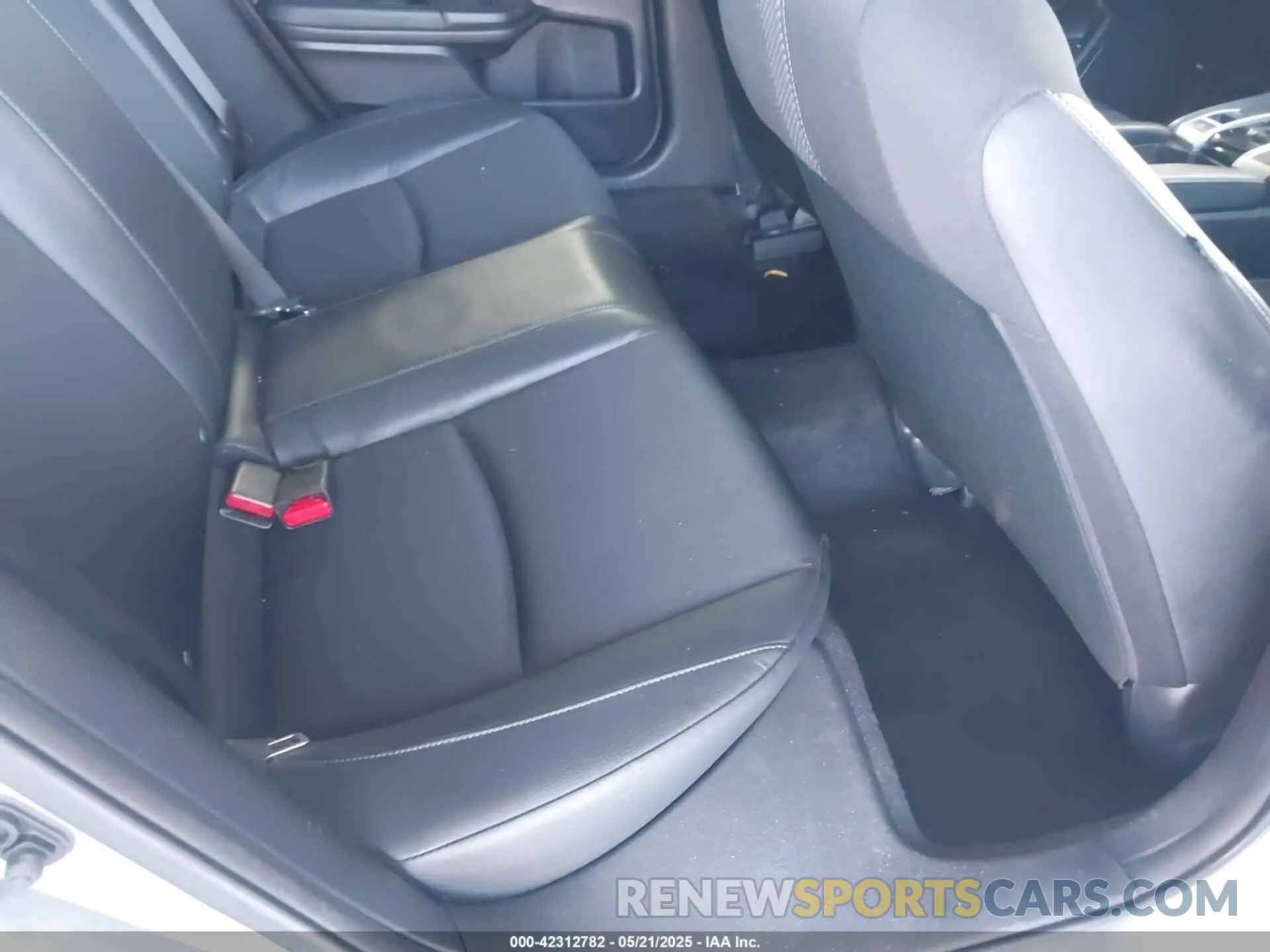 8 Photograph of a damaged car 2HGFC2F8XKH579802 HONDA CIVIC 2019