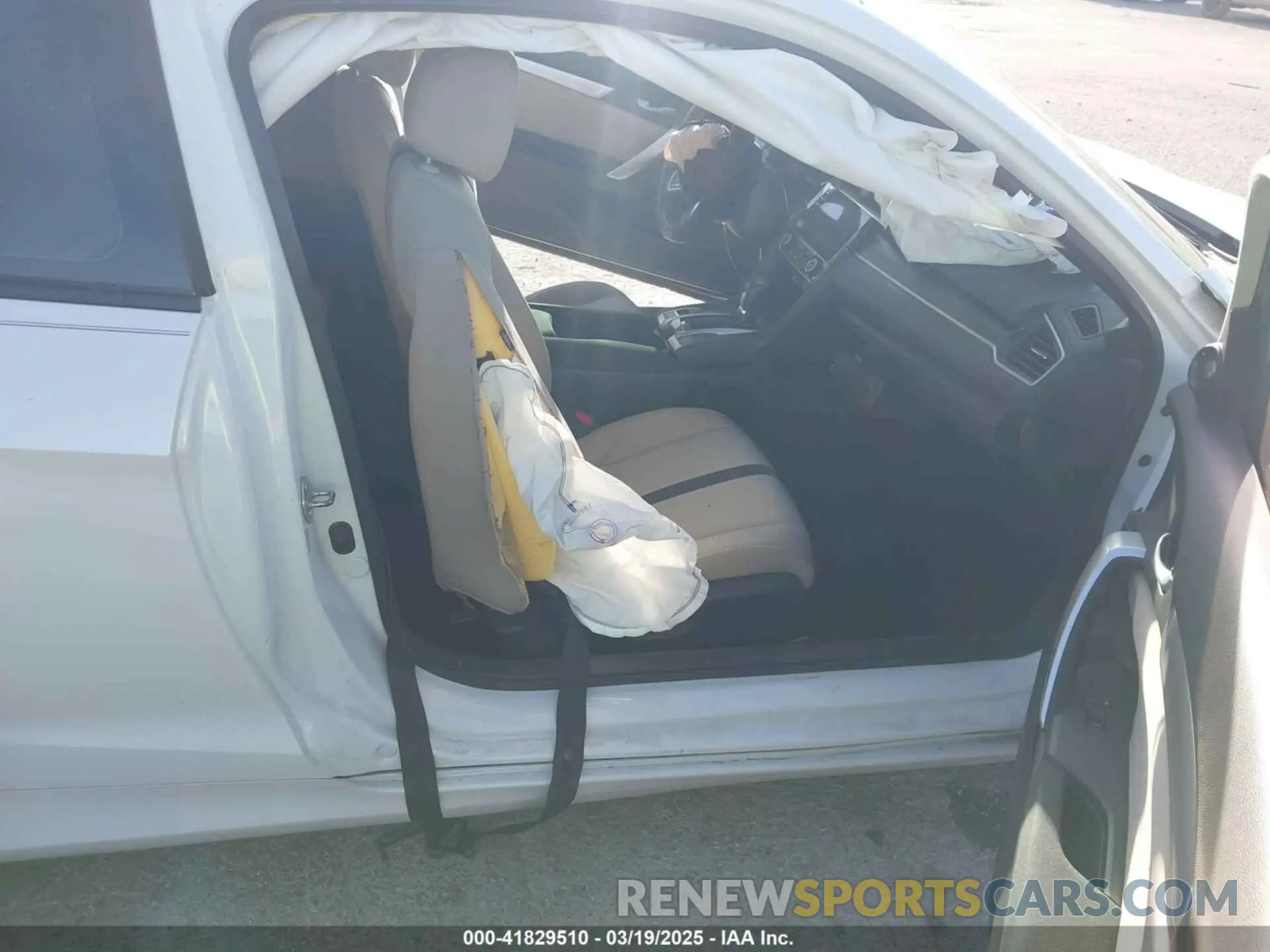 5 Photograph of a damaged car 2HGFC3B36KH357449 HONDA CIVIC 2019