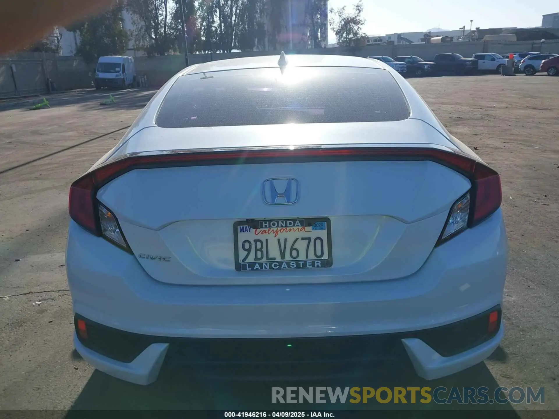16 Фотография поврежденного автомобиля 2HGFC3B38KH357484 HONDA CIVIC 2019