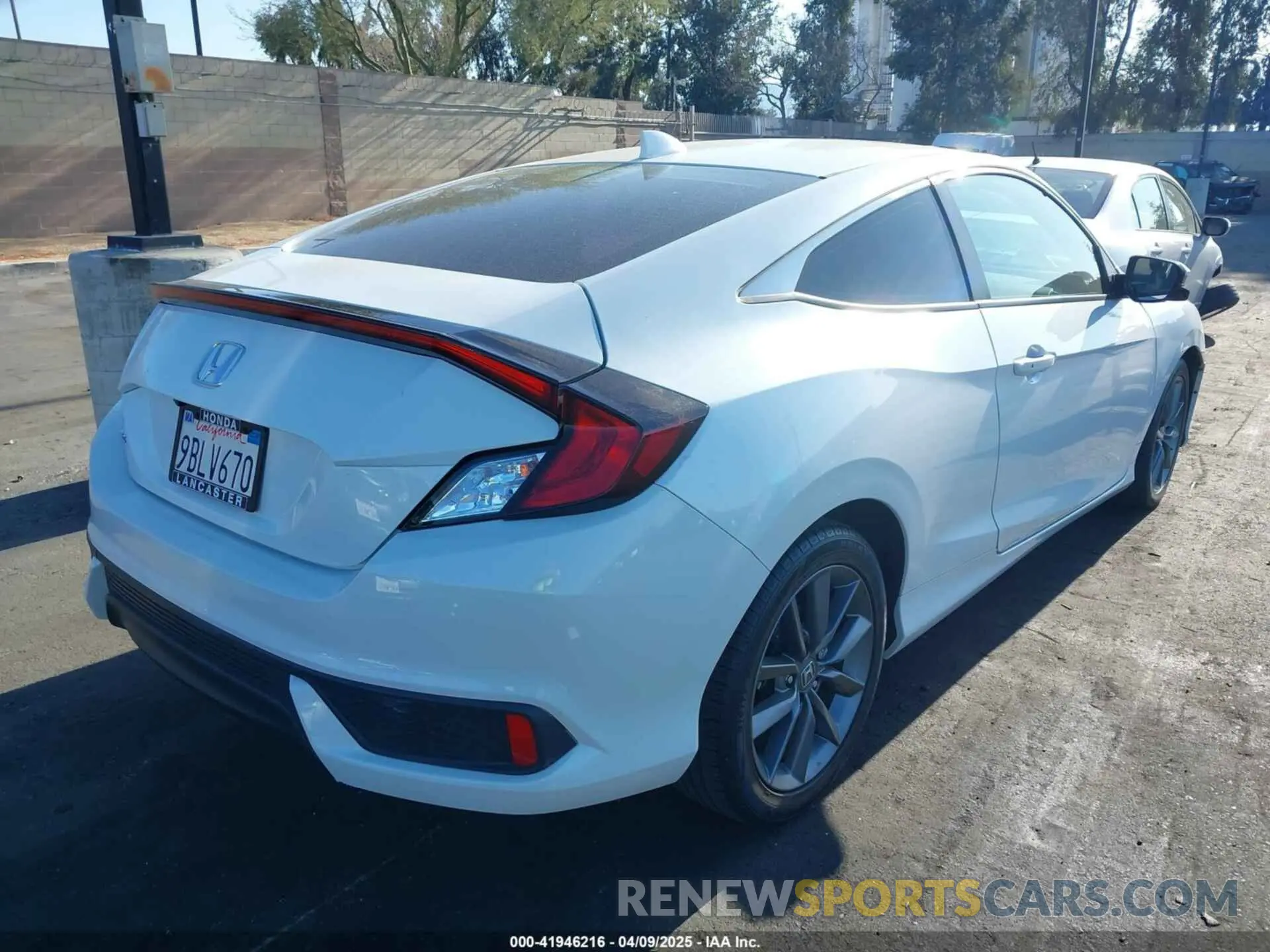 4 Фотография поврежденного автомобиля 2HGFC3B38KH357484 HONDA CIVIC 2019