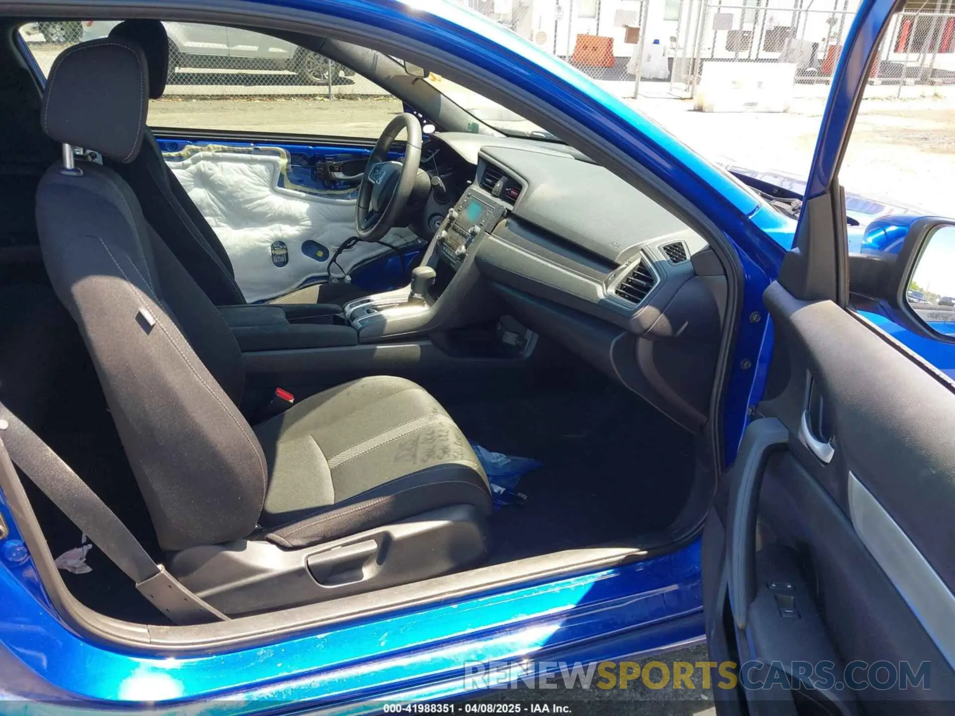 5 Photograph of a damaged car 2HGFC4B67KH304419 HONDA CIVIC 2019