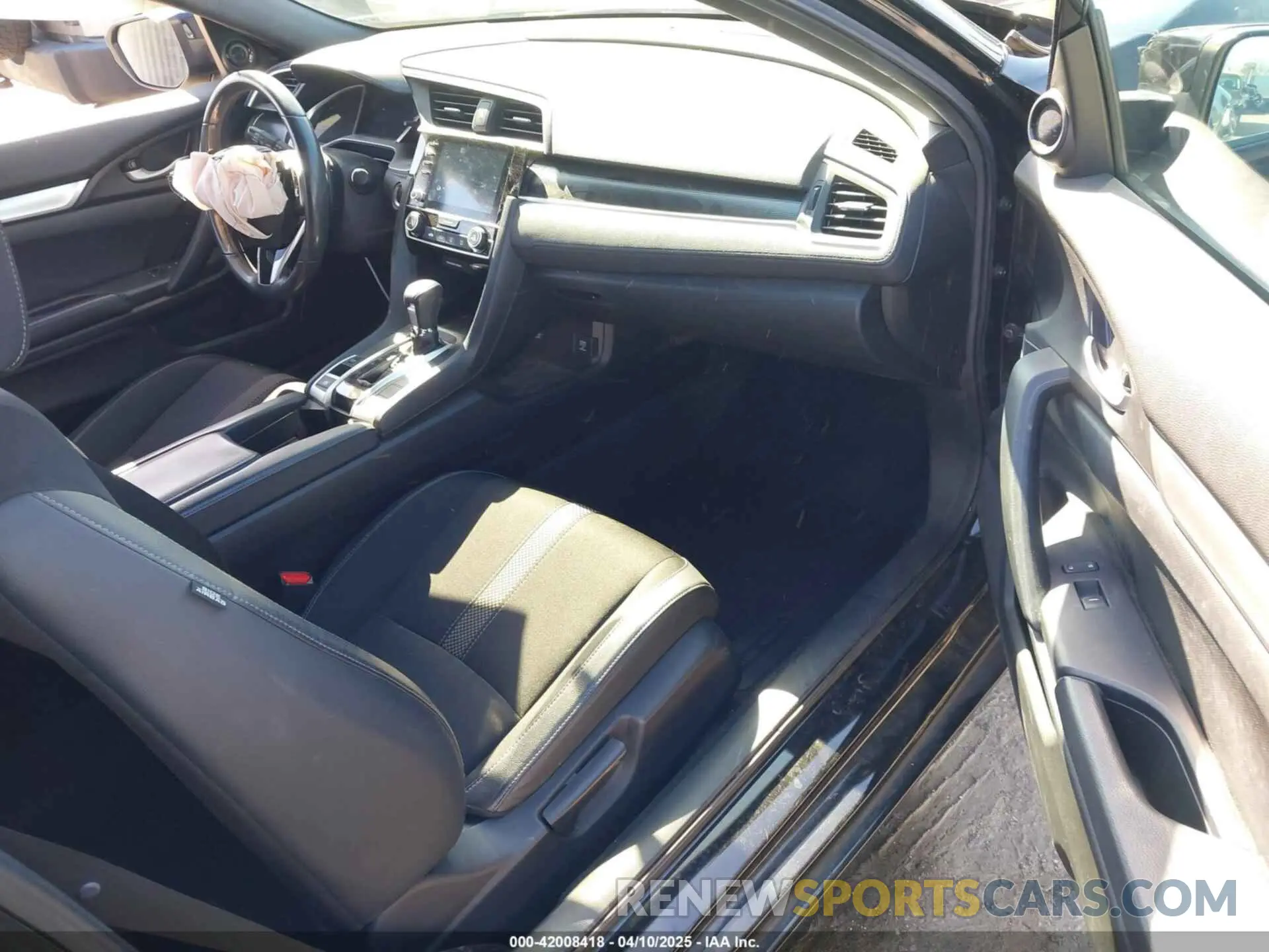 5 Photograph of a damaged car 2HGFC4B80KH306420 HONDA CIVIC 2019