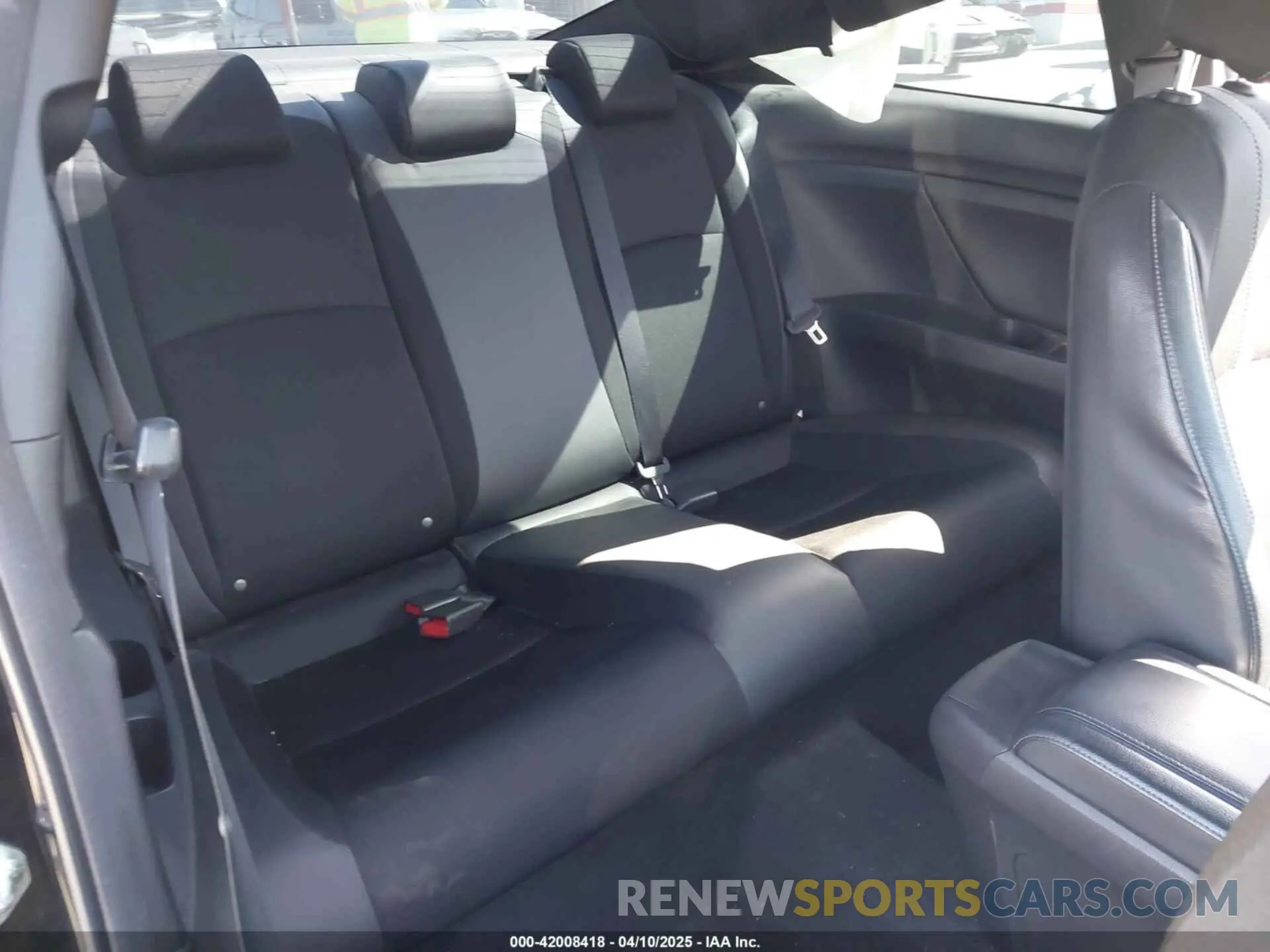 8 Photograph of a damaged car 2HGFC4B80KH306420 HONDA CIVIC 2019