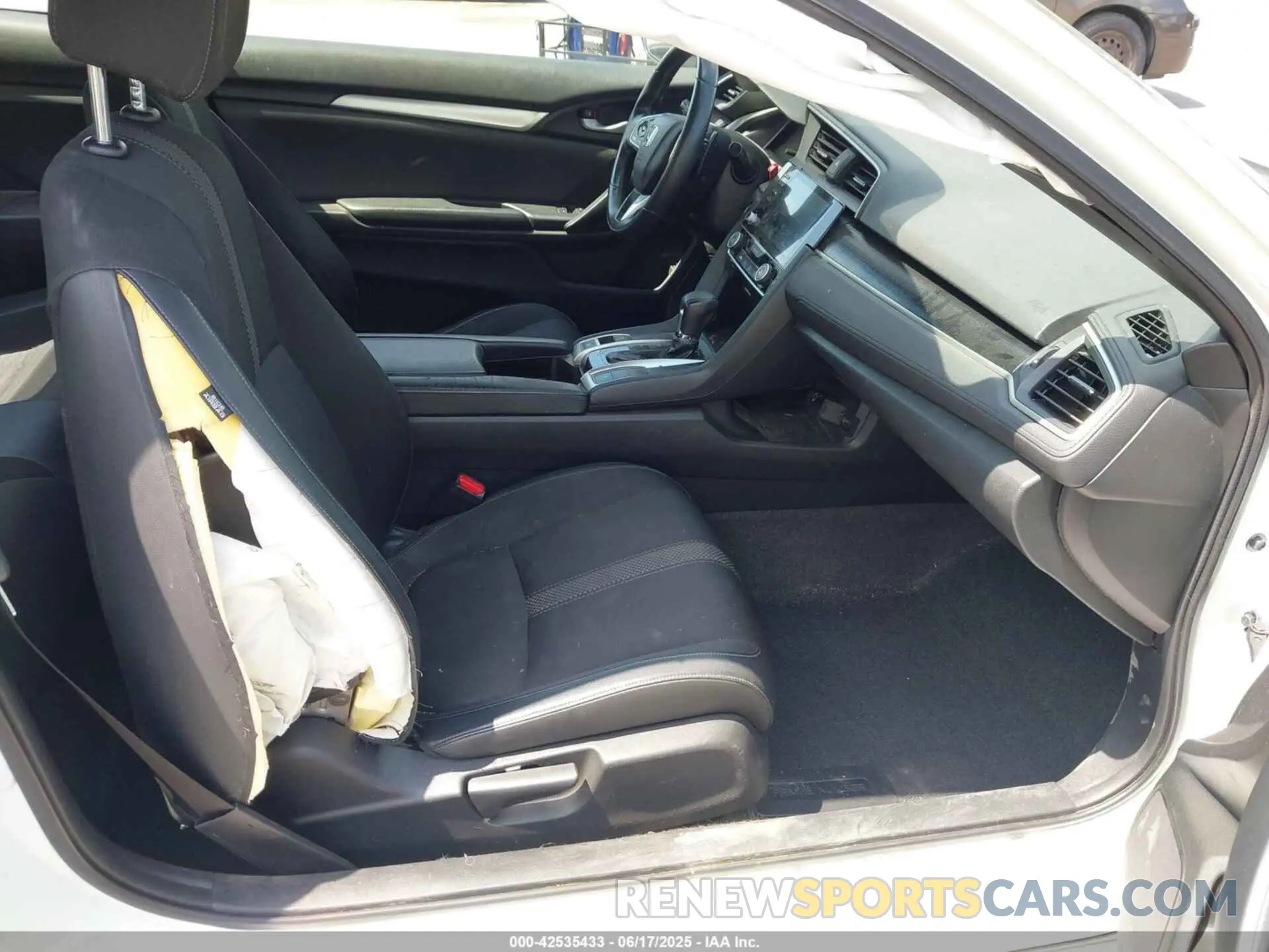 5 Photograph of a damaged car 2HGFC4B83KH300594 HONDA CIVIC 2019