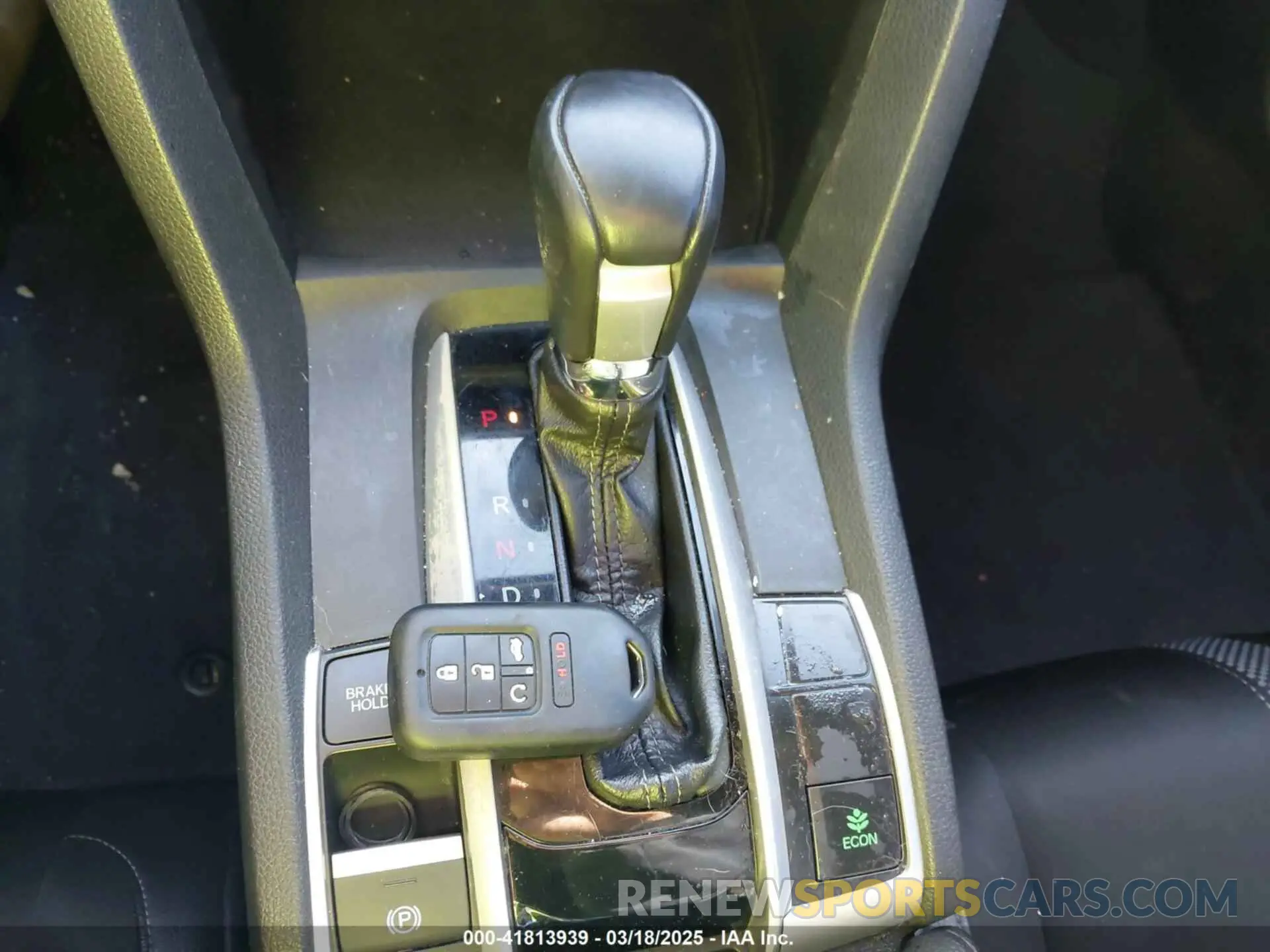 11 Фотография поврежденного автомобиля 2HGFC4B84KH305724 HONDA CIVIC 2019